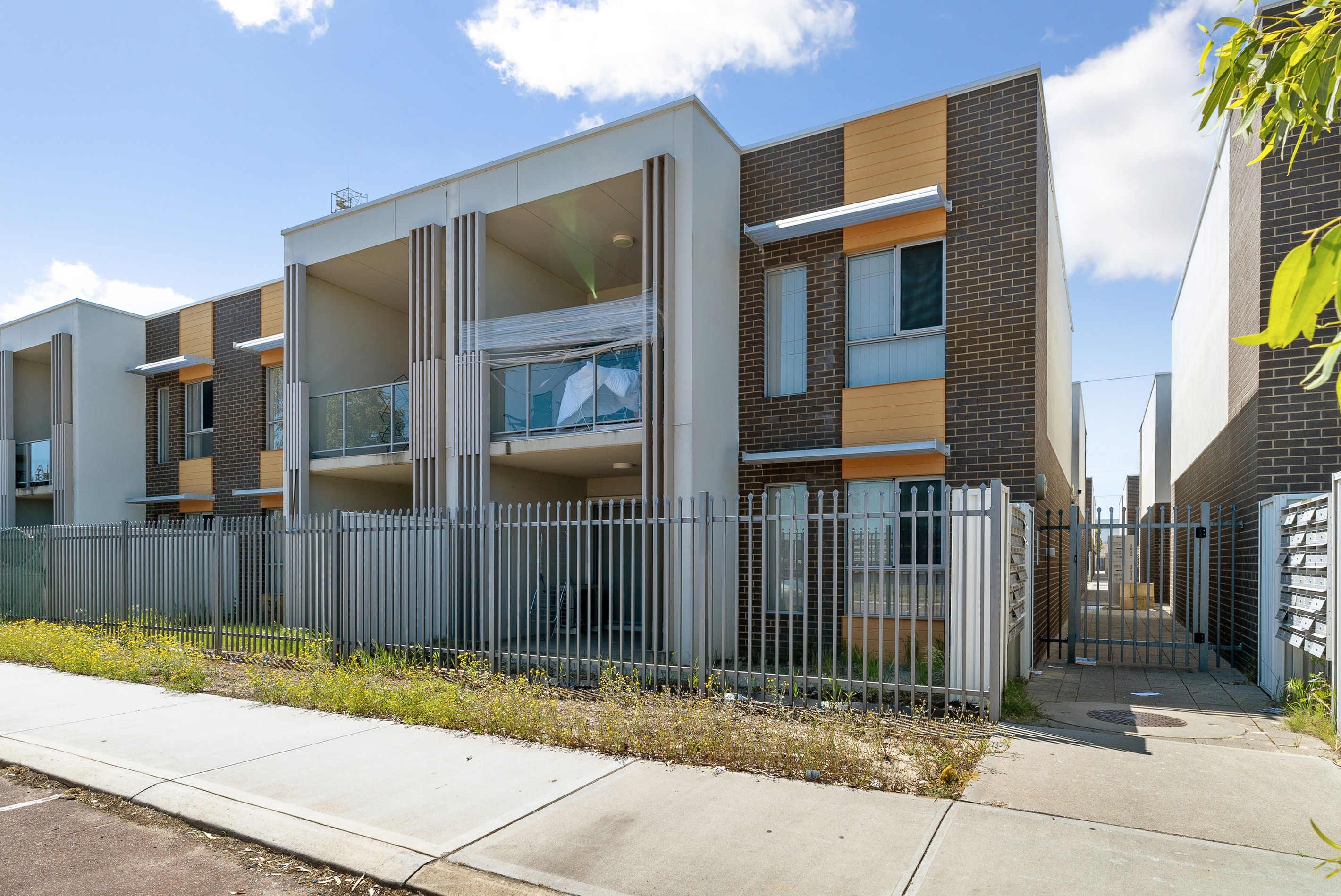 25/16 Grey Street, Cannington, WA 6107