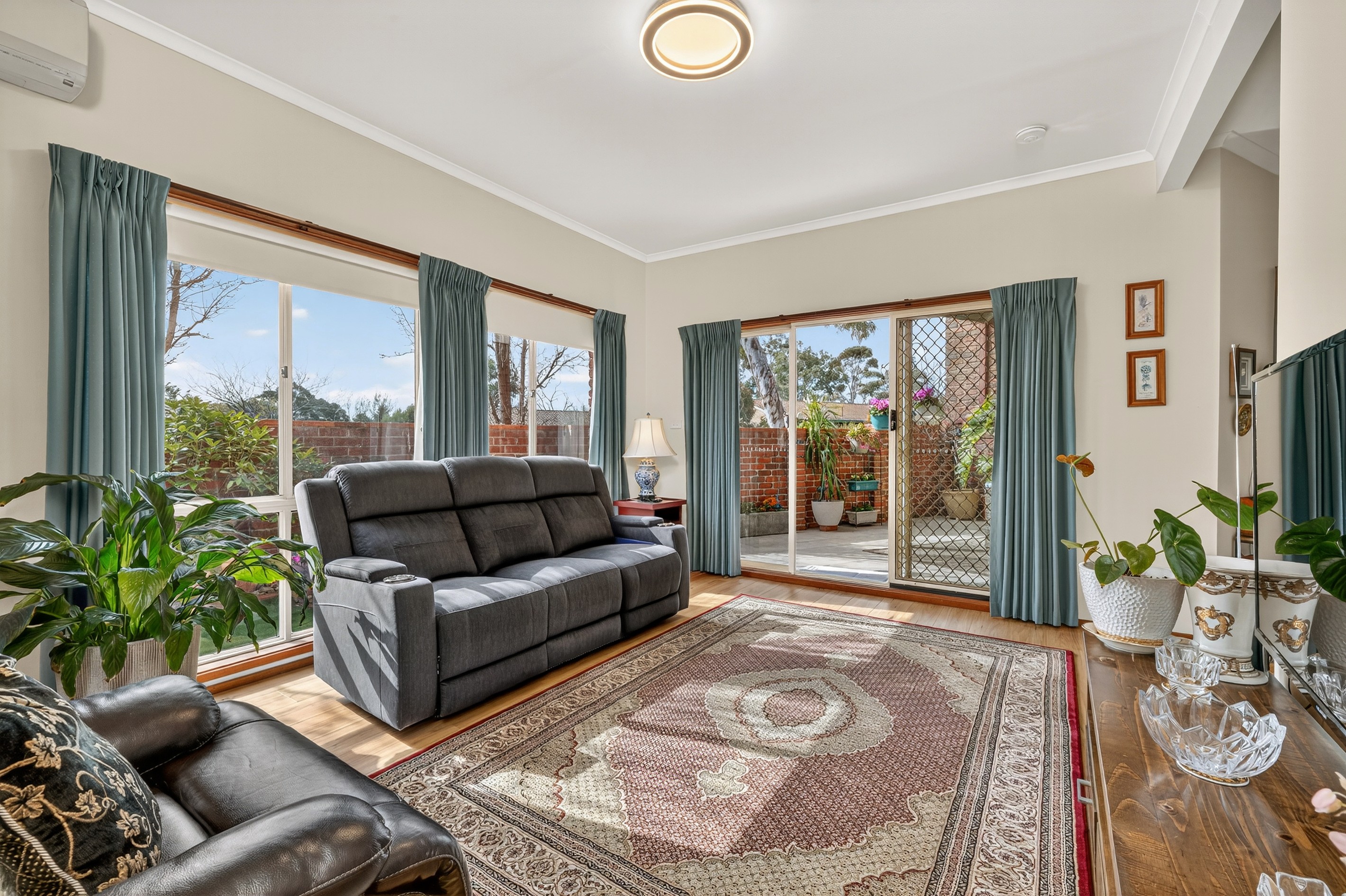 10 Terry Close, Phillip, ACT 2606