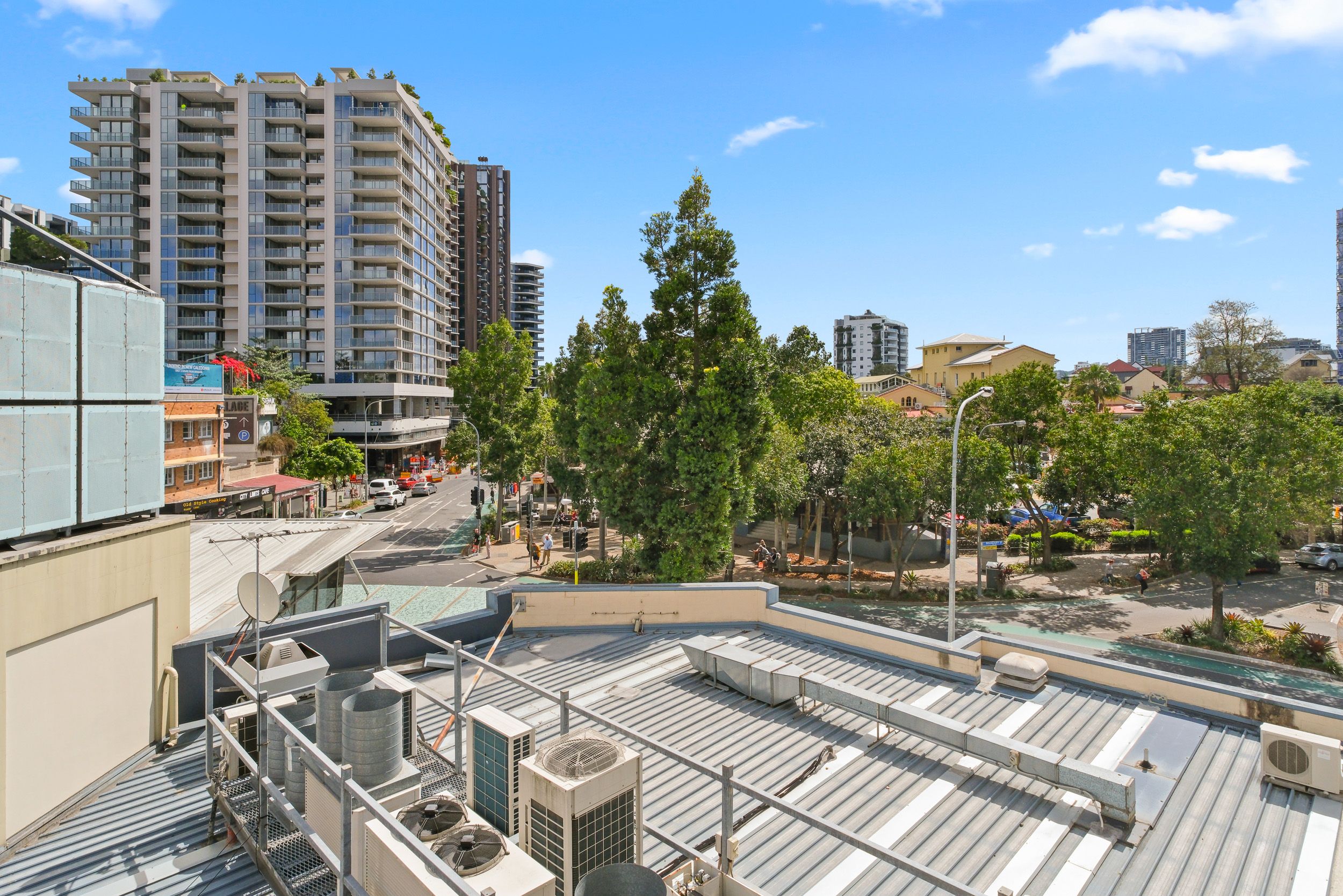 312 & 313/5 Edmondstone Street — photo 14 of 14