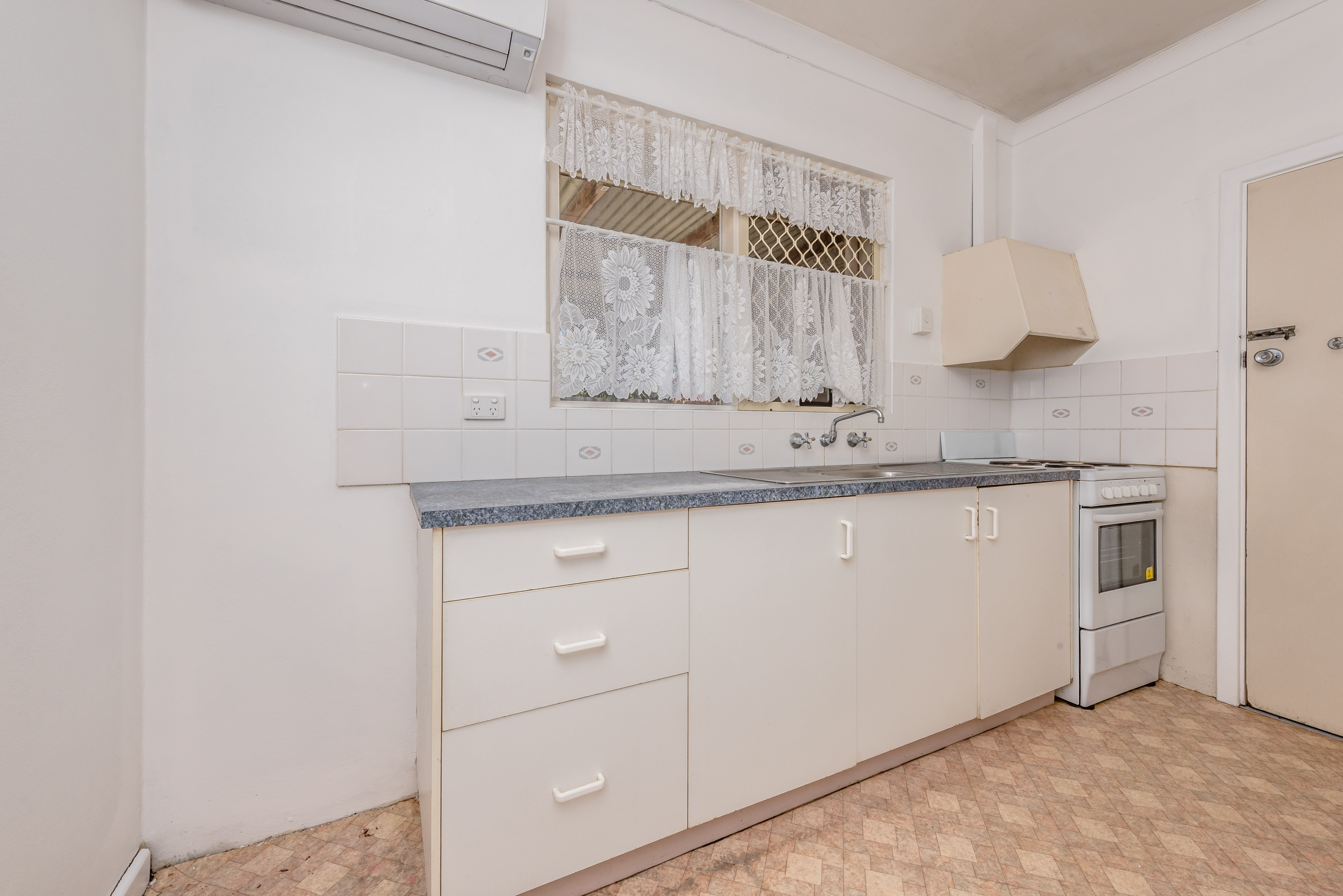 35B Stroud Street, Beachlands, WA 6530