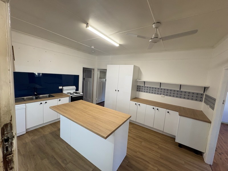 17 Cribb Street, Oakey, QLD 4401