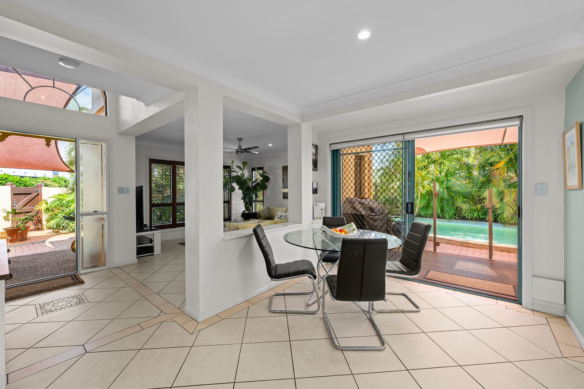 2/129 Bayview Street — photo 4 of 15