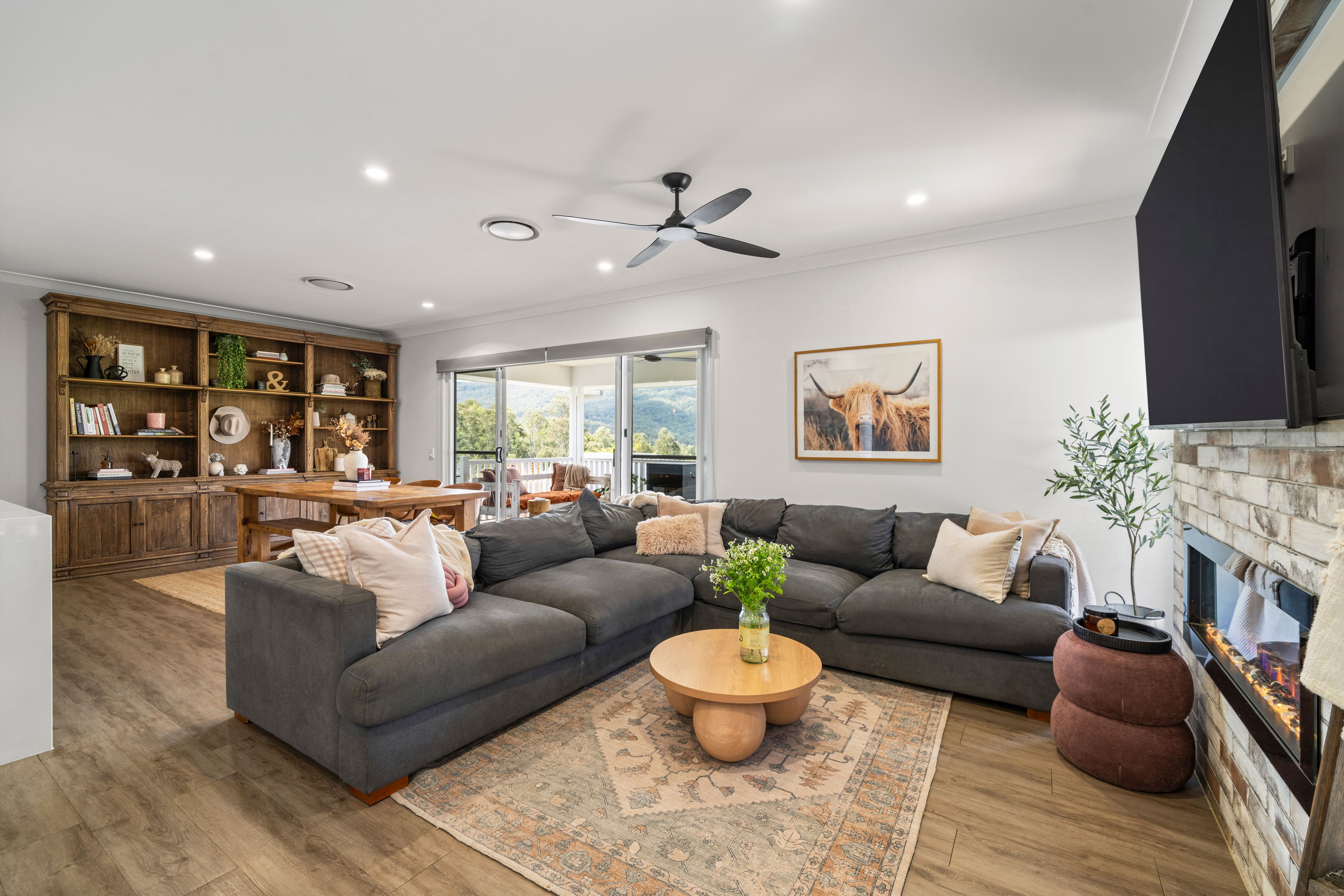 18 Regal Drive — photo 3 of 30