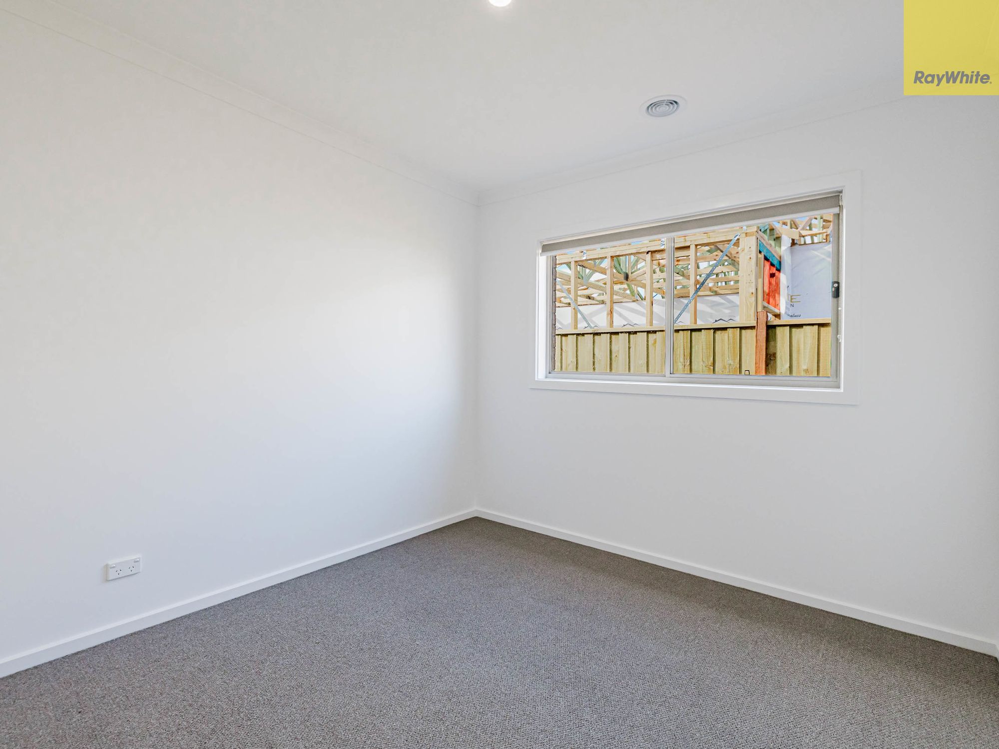 8 Valda Crescent — photo 9 of 14