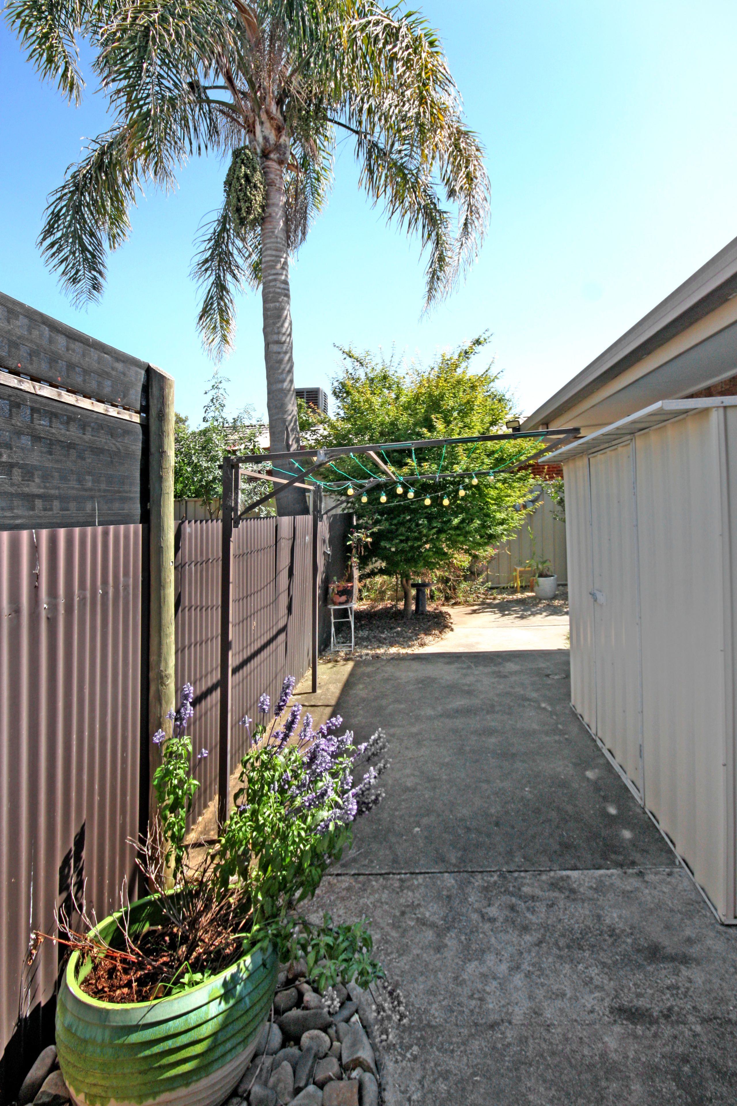 2/37 Hannah Street — photo 8 of 8
