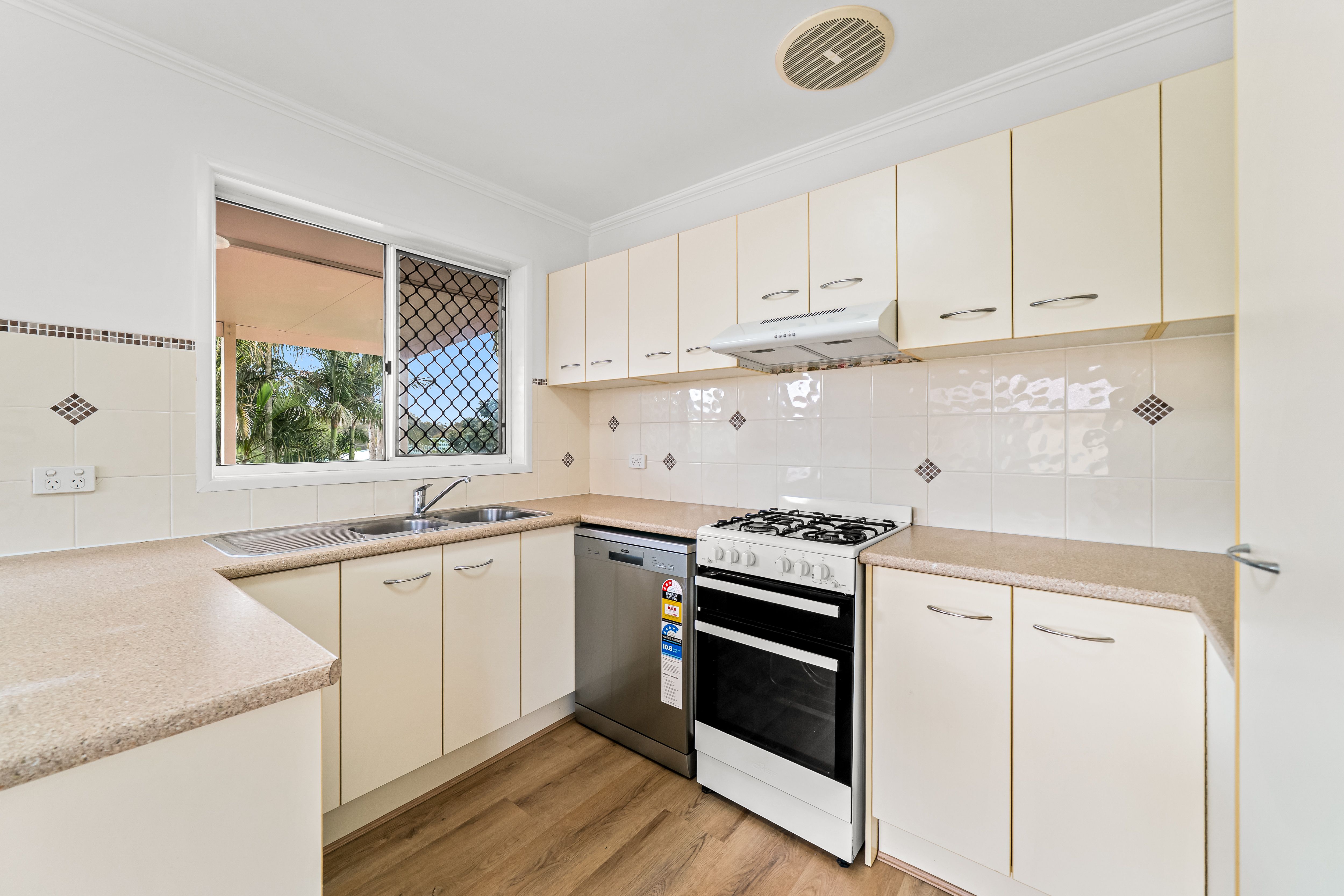 37 Meckiff Street — photo 10 of 24