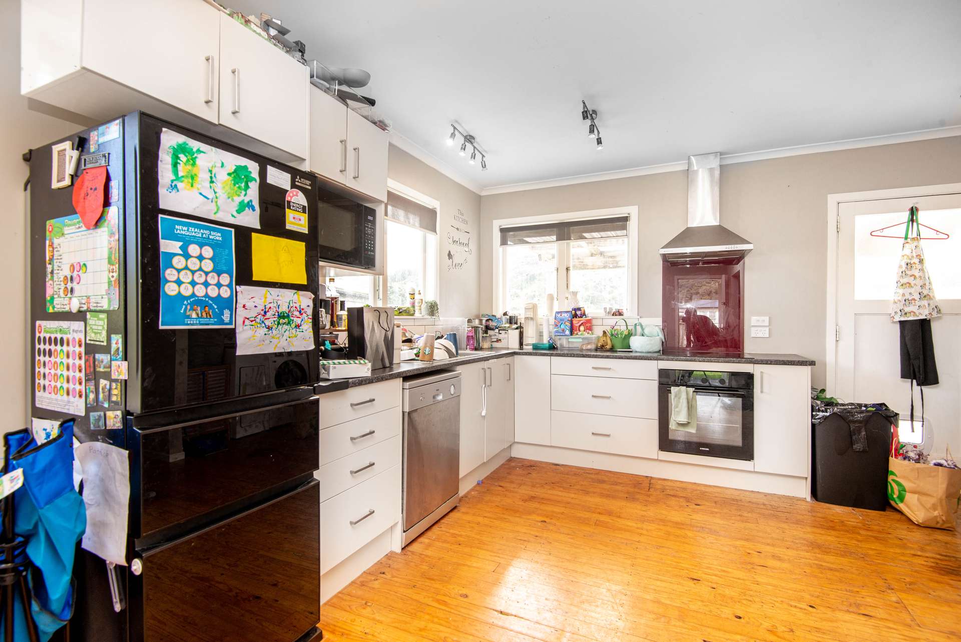 28 Wetherby Grove photo 3