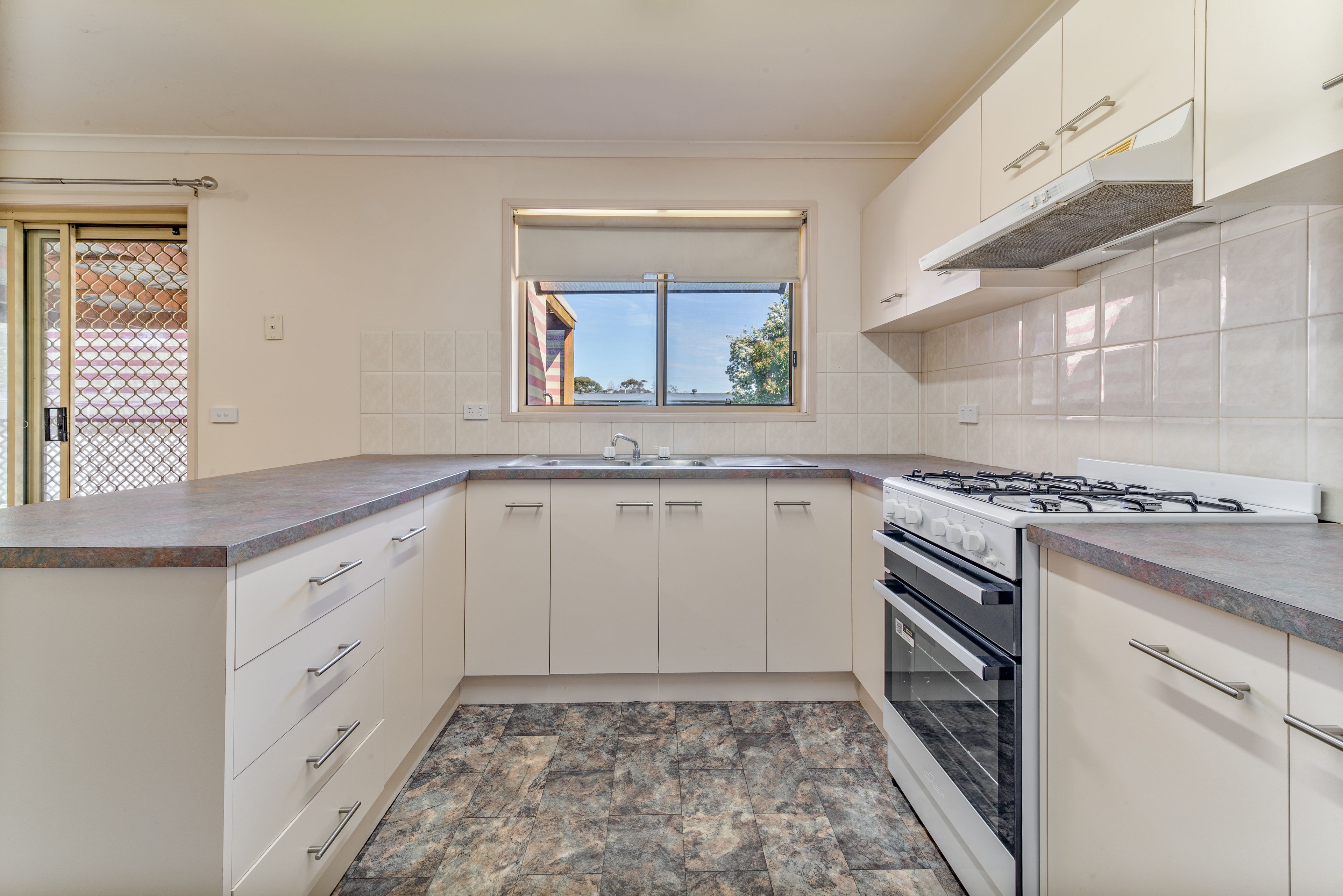76 Neale Street, Kennington, VIC 3550