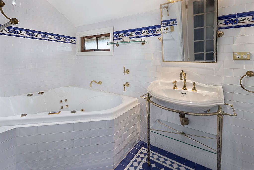102 Ingham Avenue — photo 8 of 18