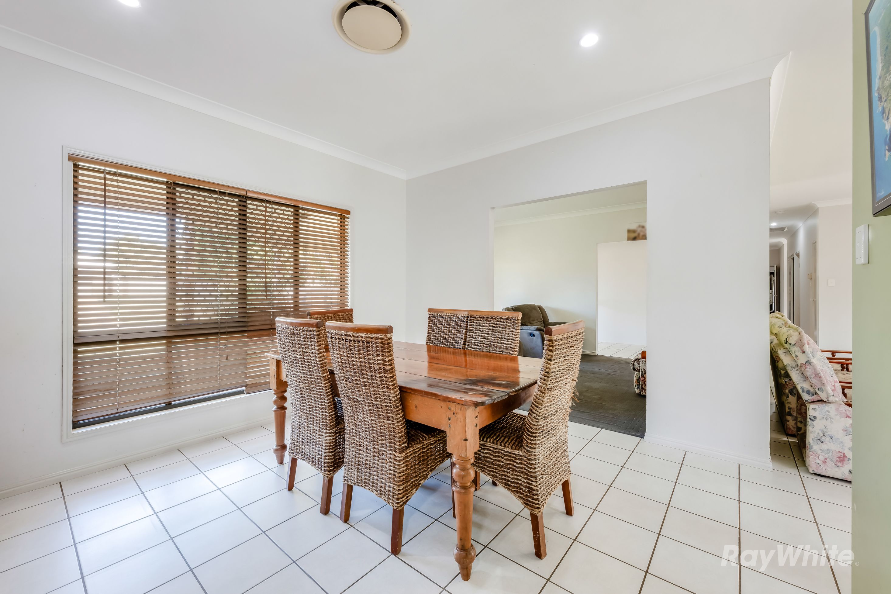 13 Raewood Close — photo 7 of 30