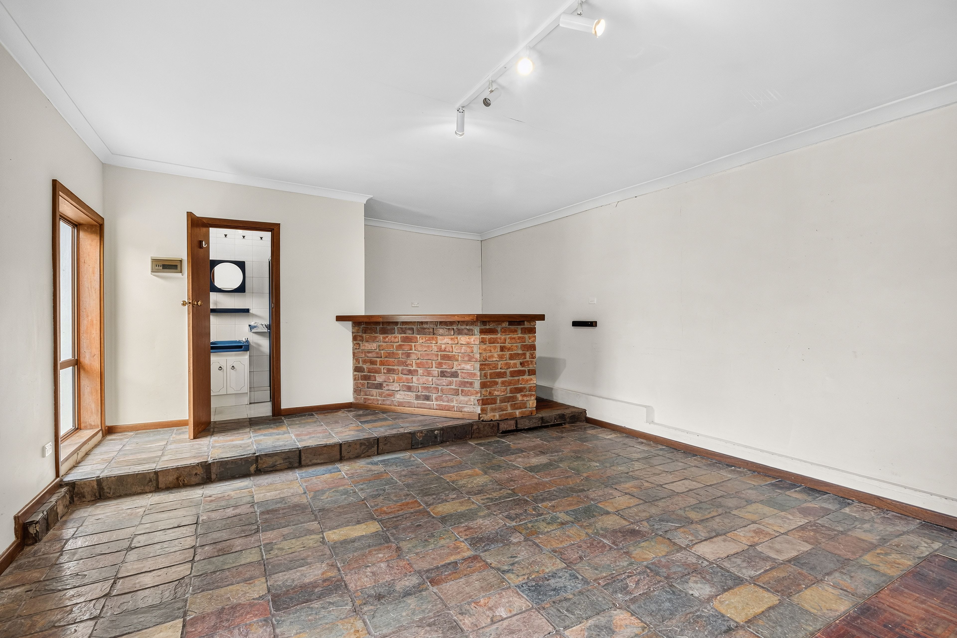 251 Lyons Road — photo 13 of 17