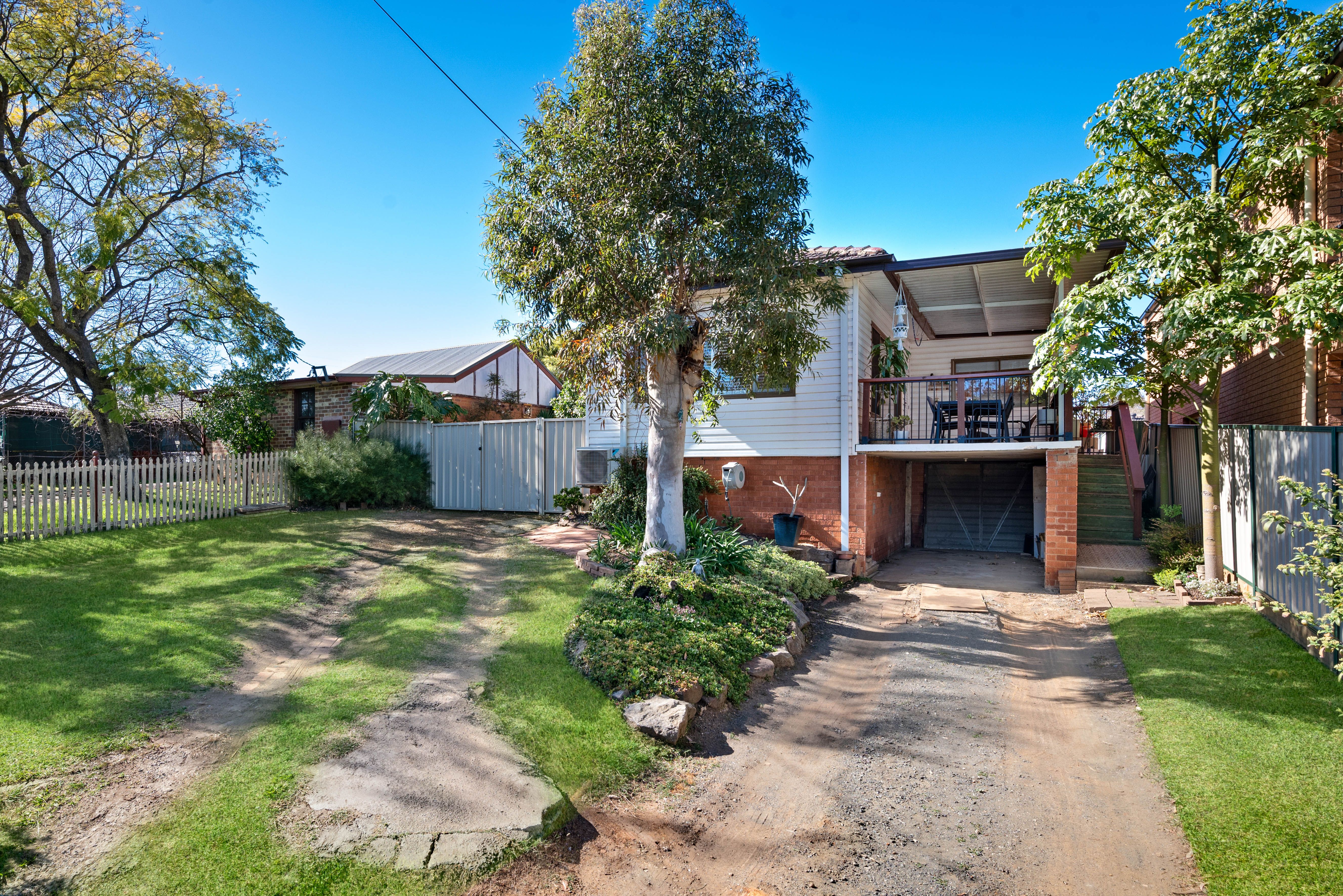 20 Railway Parade, Glenfield, NSW 2167