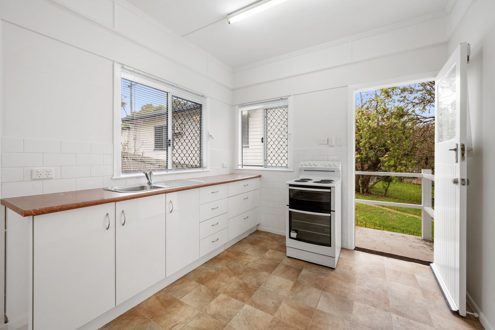 2/206 Victoria Avenue — photo 3 of 11