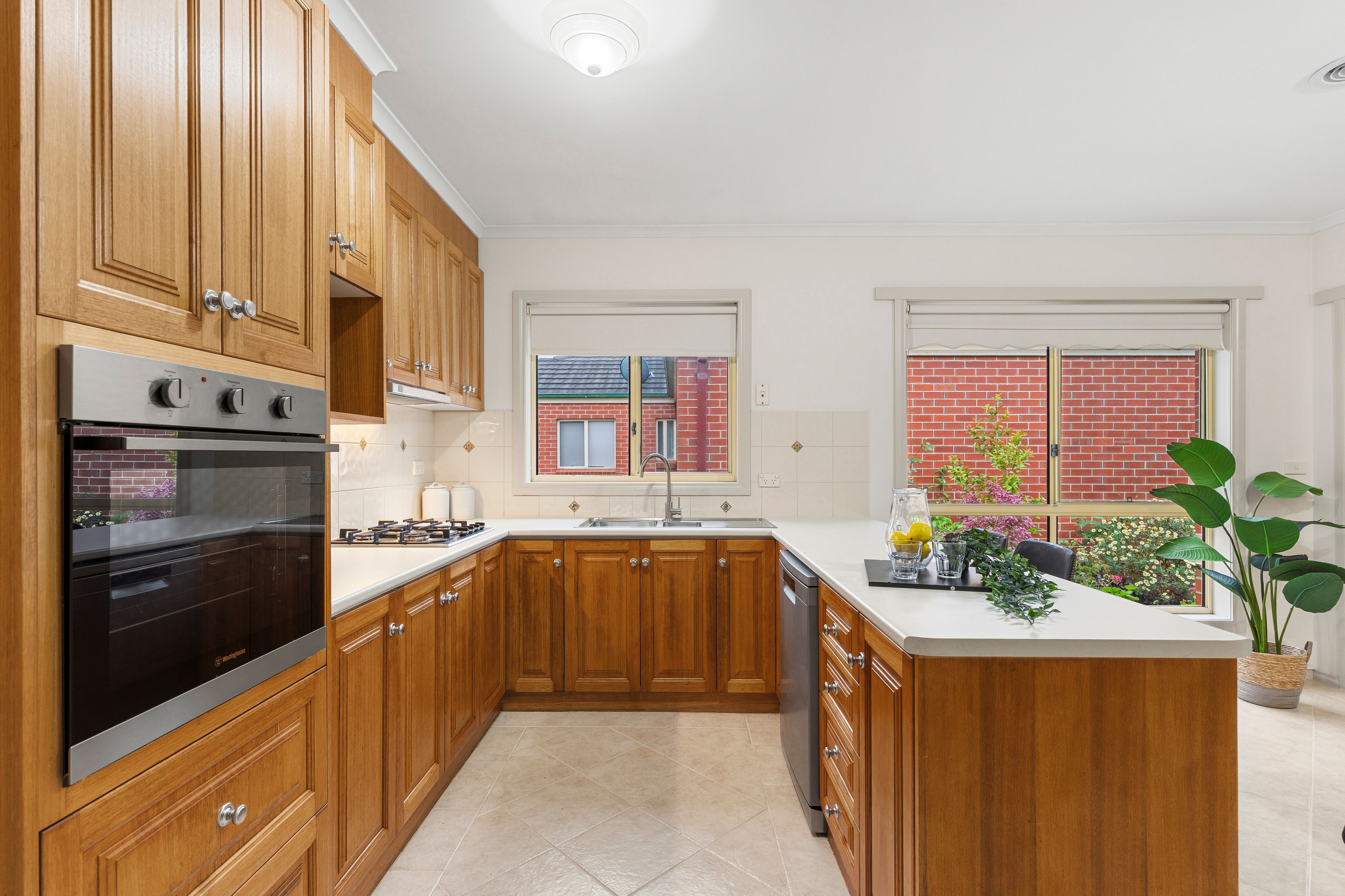 2/206 Victoria Street — photo 3 of 23