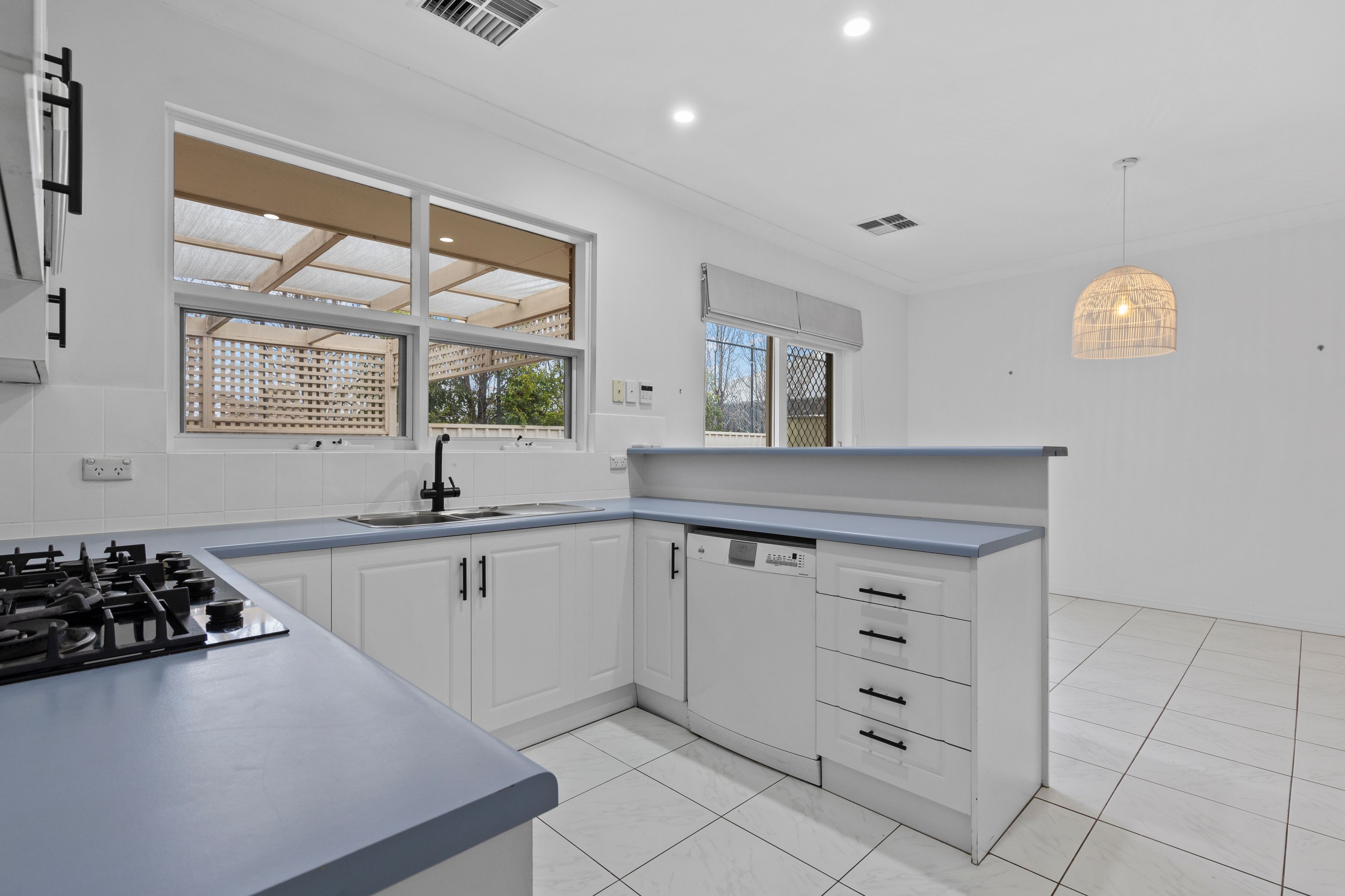 4/5 Henley Avenue — photo 5 of 13