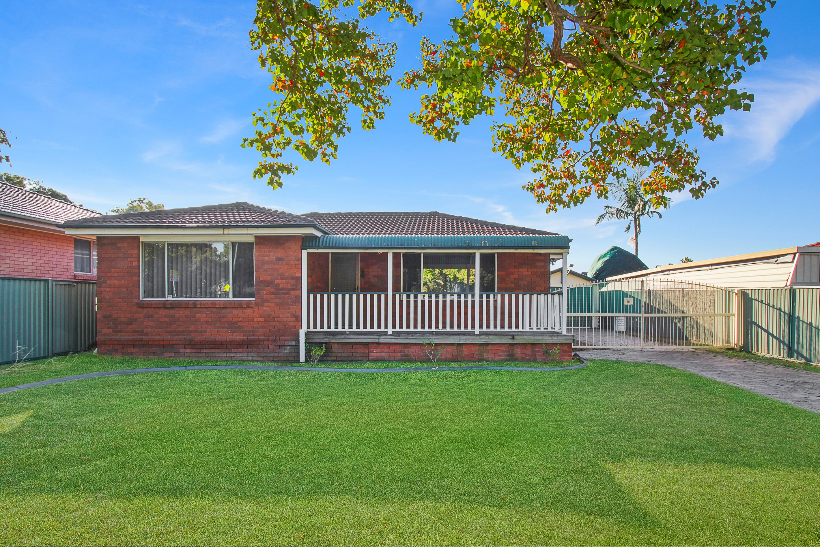31 Coolatai Crescent, Bossley Park, NSW 2176
