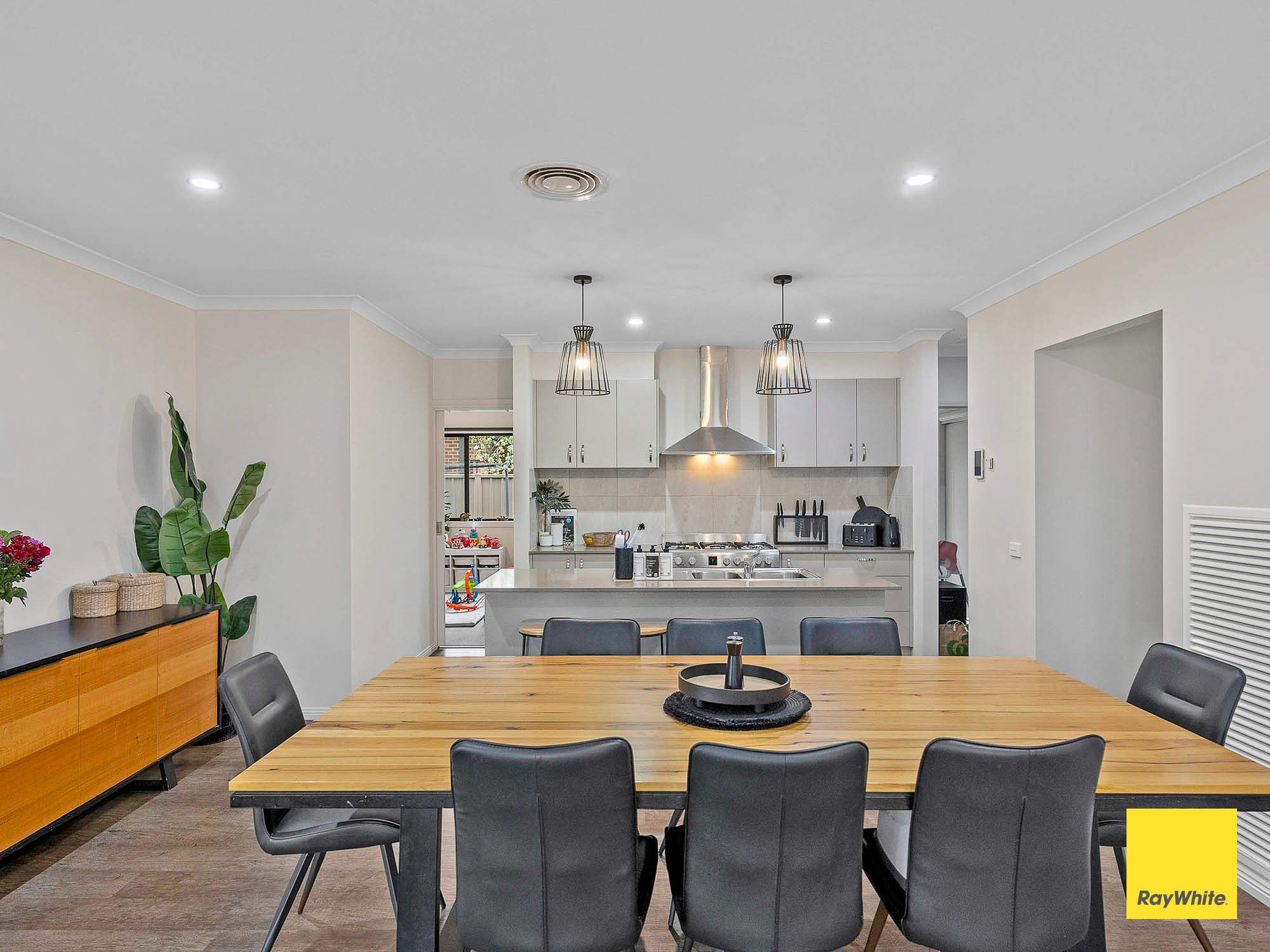 6 Randall Way — photo 4 of 17