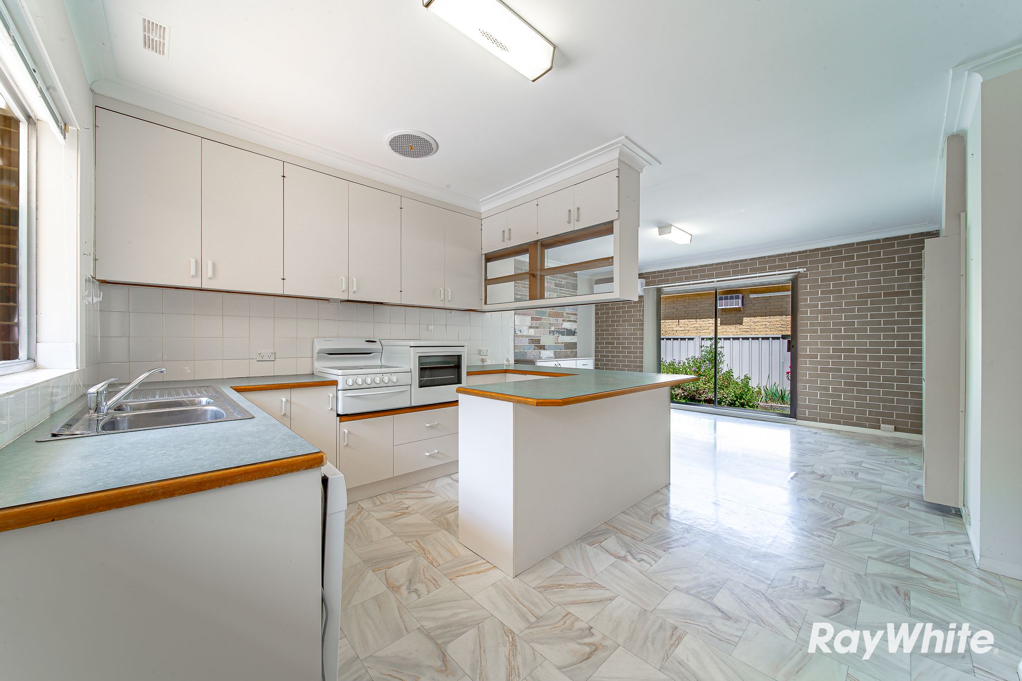 4 Button Street, Strathdale, VIC 3550