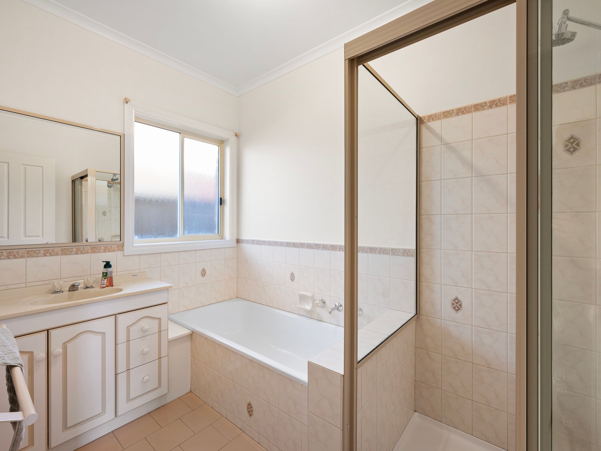 4 Exton Crescent — photo 13 of 15