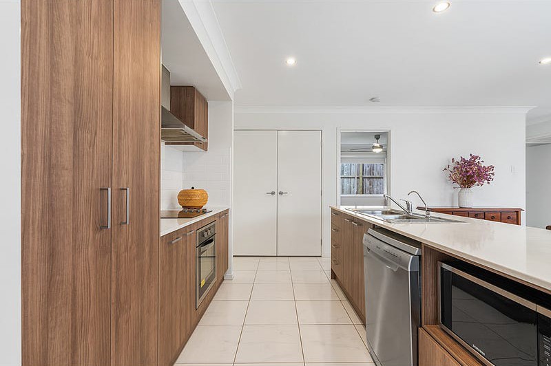 5 April Crescent, Bridgeman Downs, QLD 4035