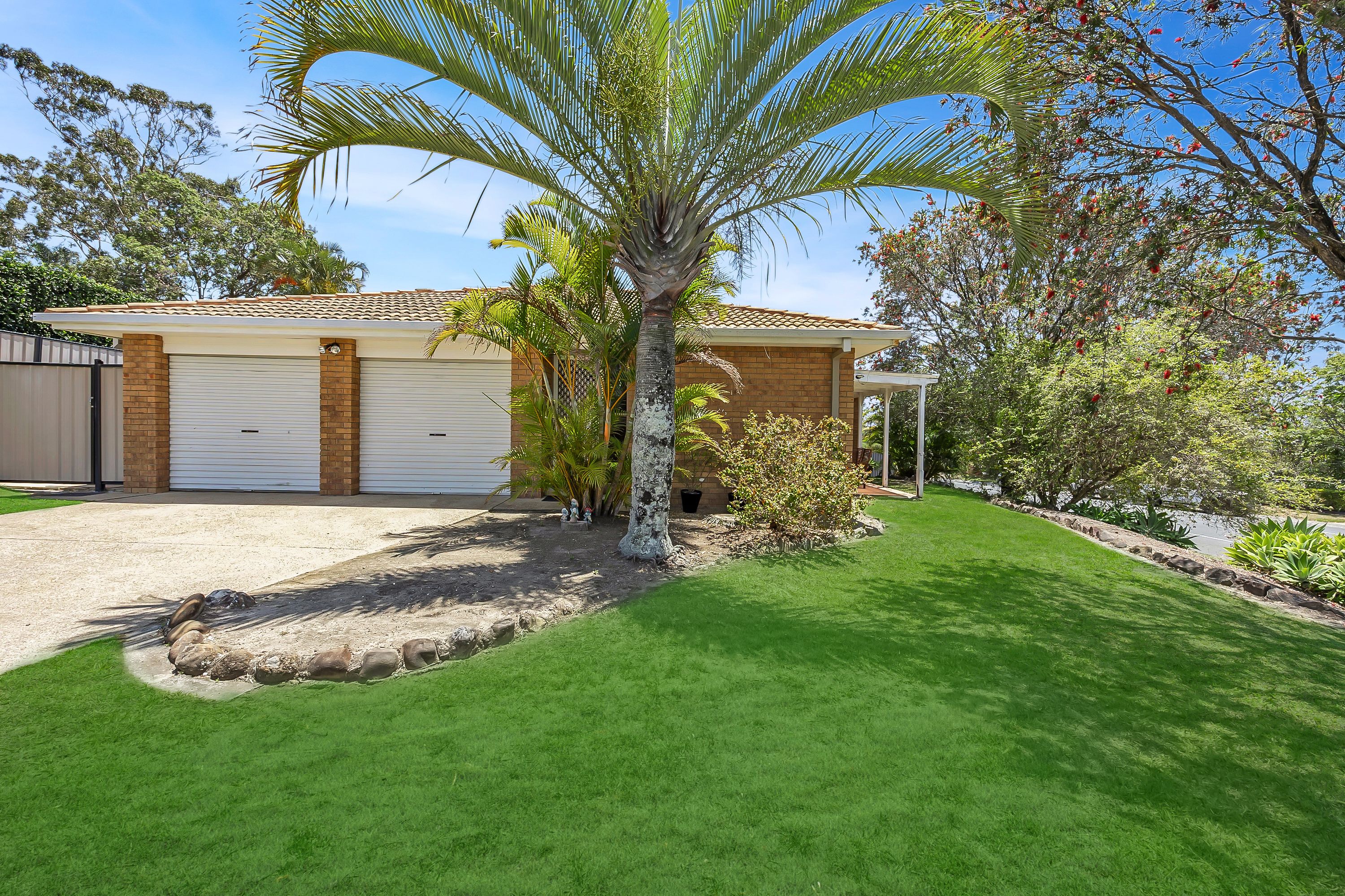 1 Kincaid Drive, Highland Park, QLD 4211