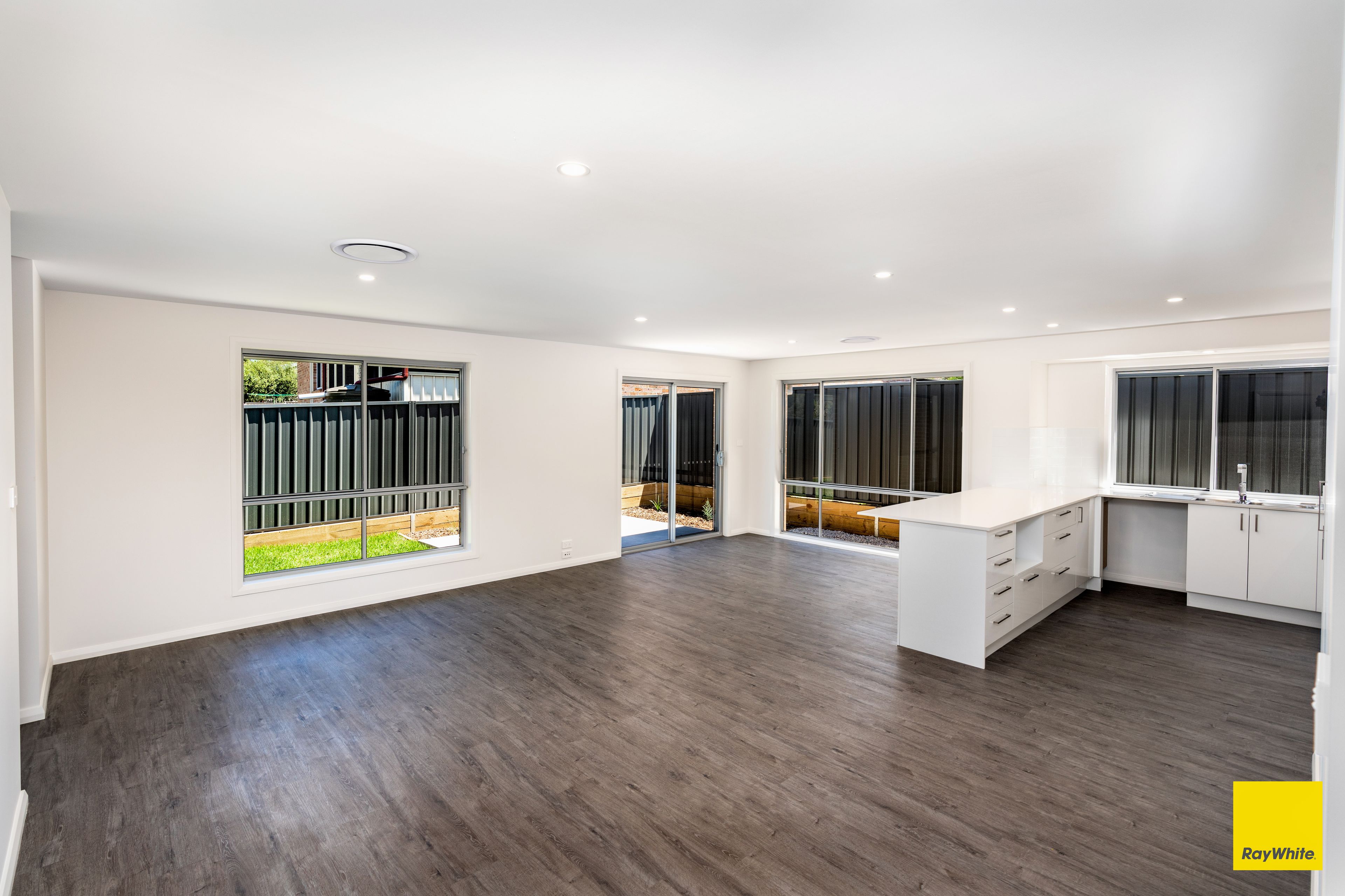 2/75 Yalwal Road, West Nowra, NSW 2541