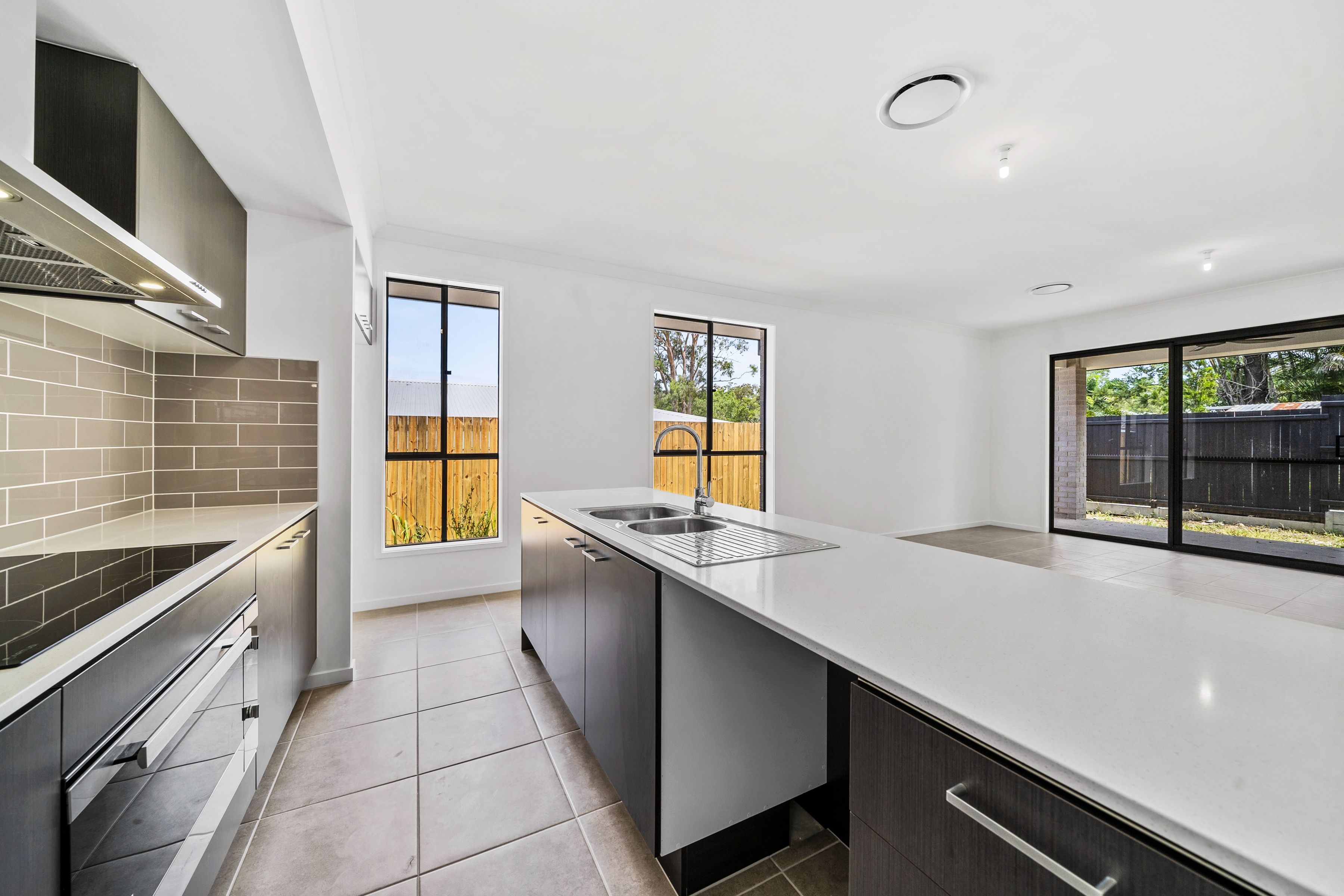 8 Bangalow Circuit, Bahrs Scrub, QLD 4207