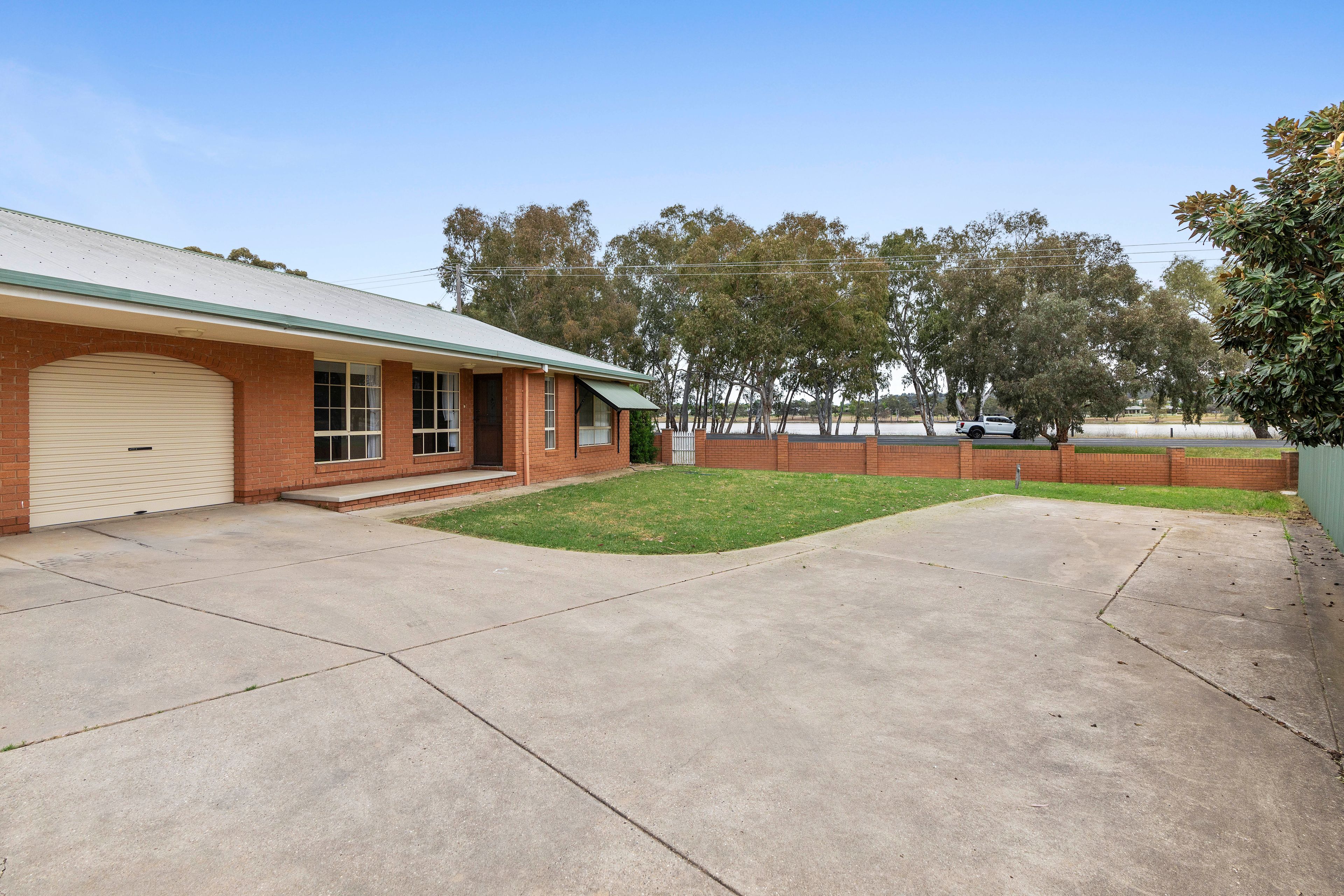 2/2 Honeysuckle Place, Lake Albert, NSW 2650