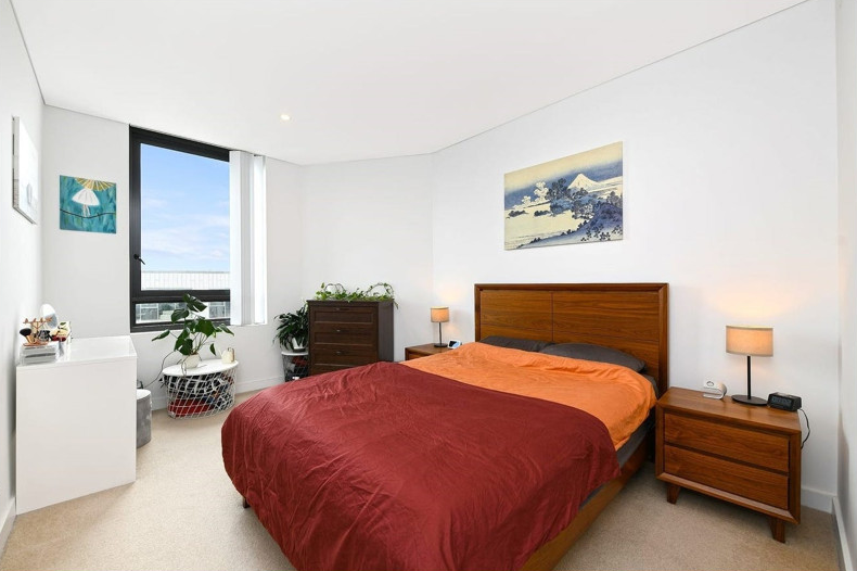 1303/2 Chisholm Street — photo 4 of 8
