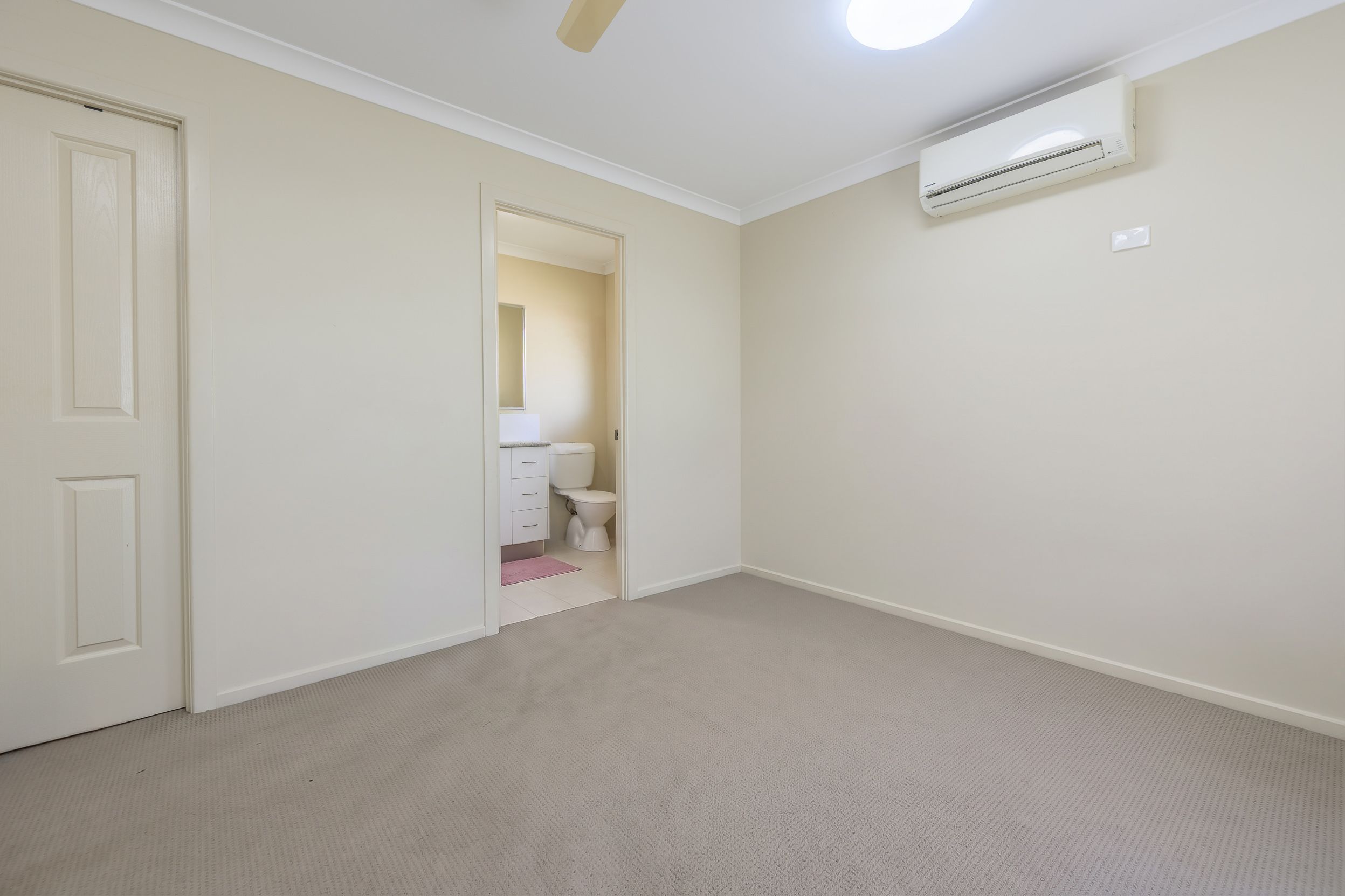 44 Iris Road — photo 12 of 17