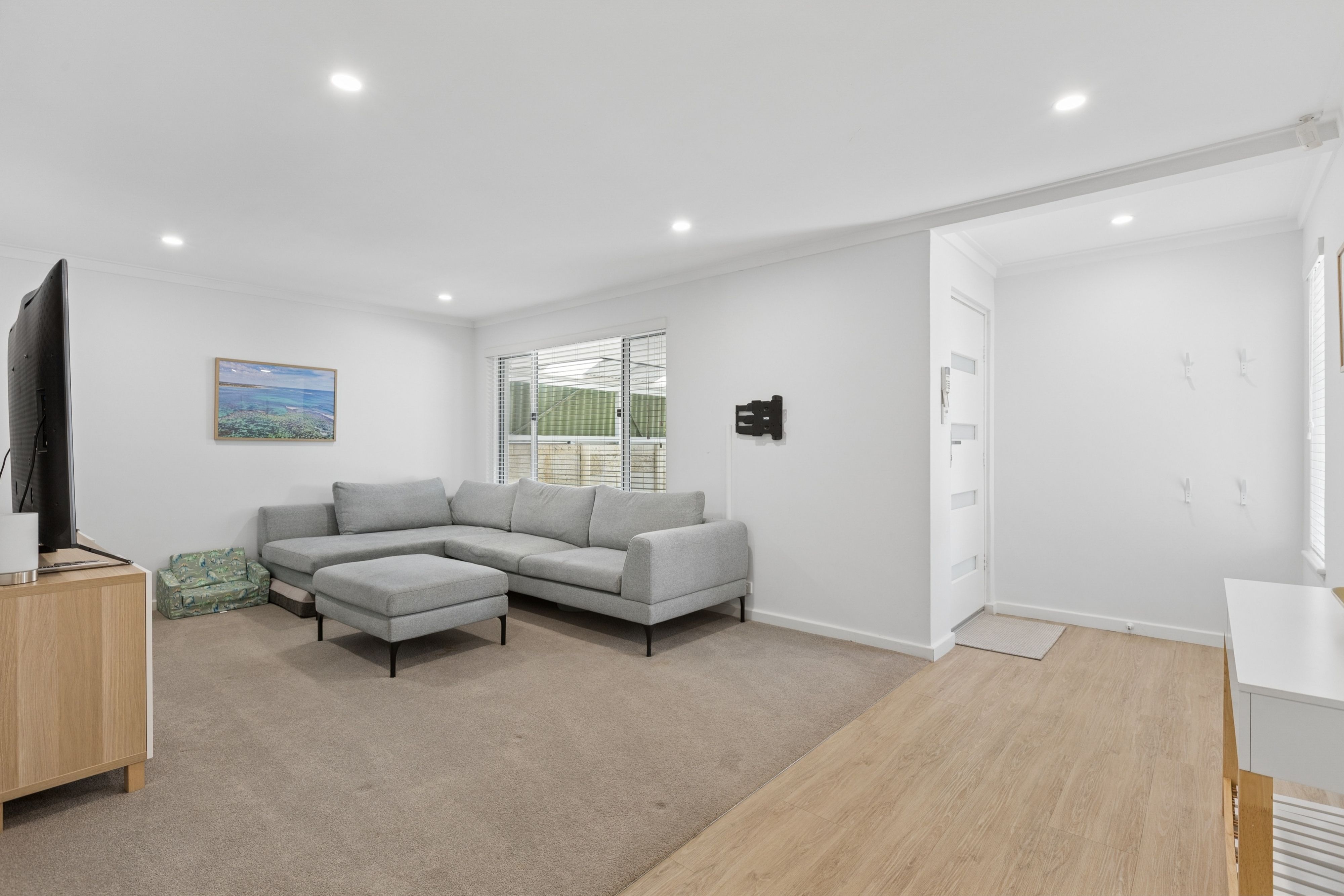33 Felstead Crescent — photo 5 of 28