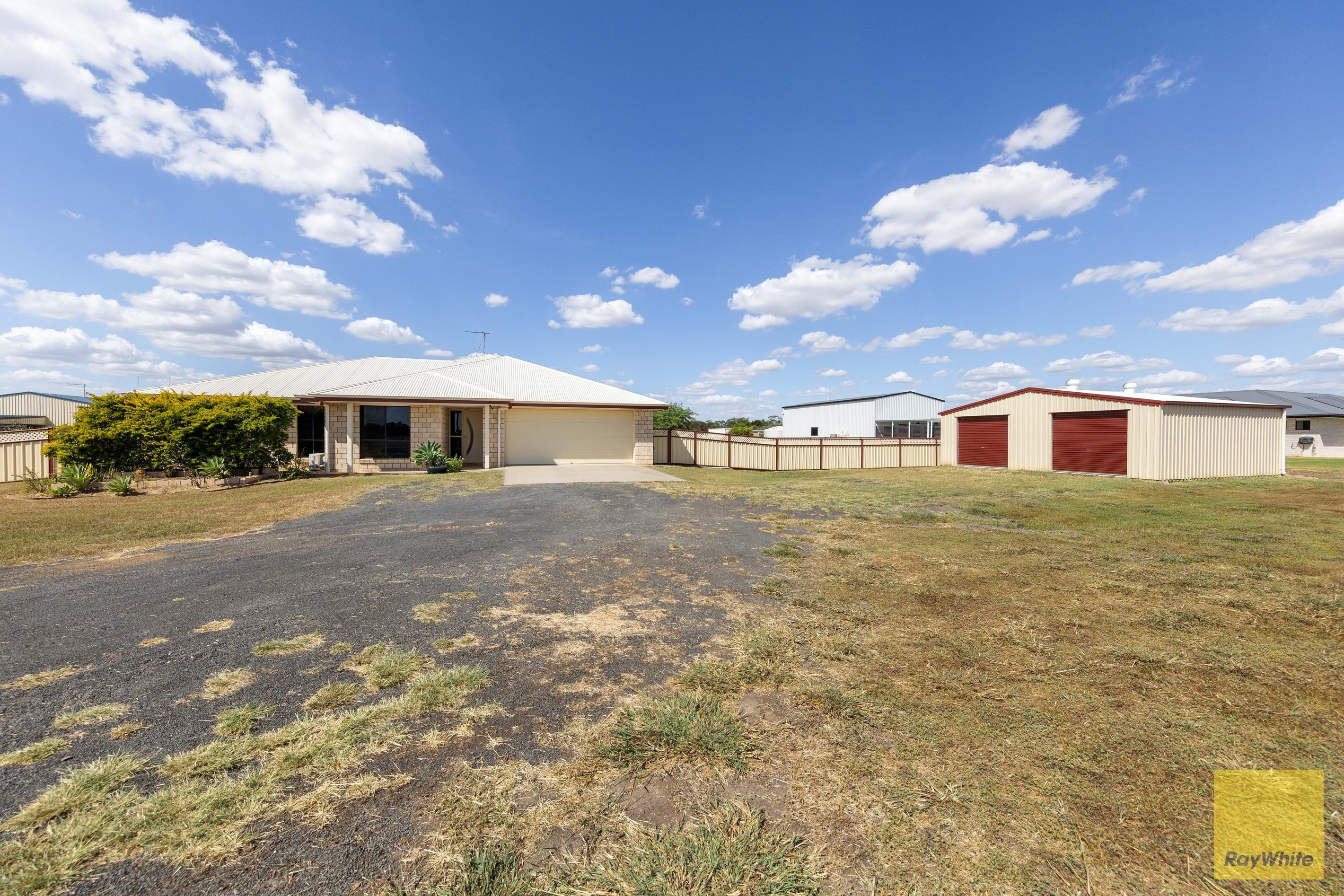 11 Bottle Tree Road, Emerald, QLD 4720