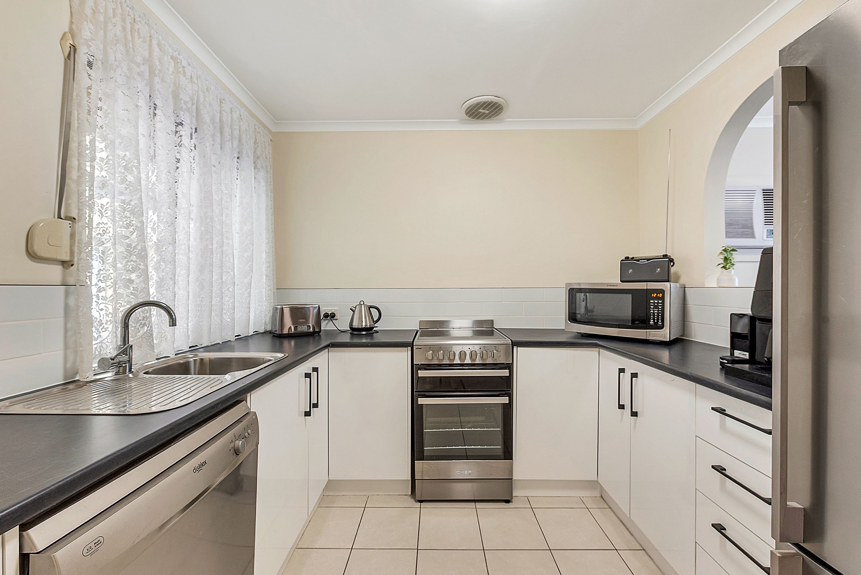 3/4-6 Clapton Drive — photo 5 of 11