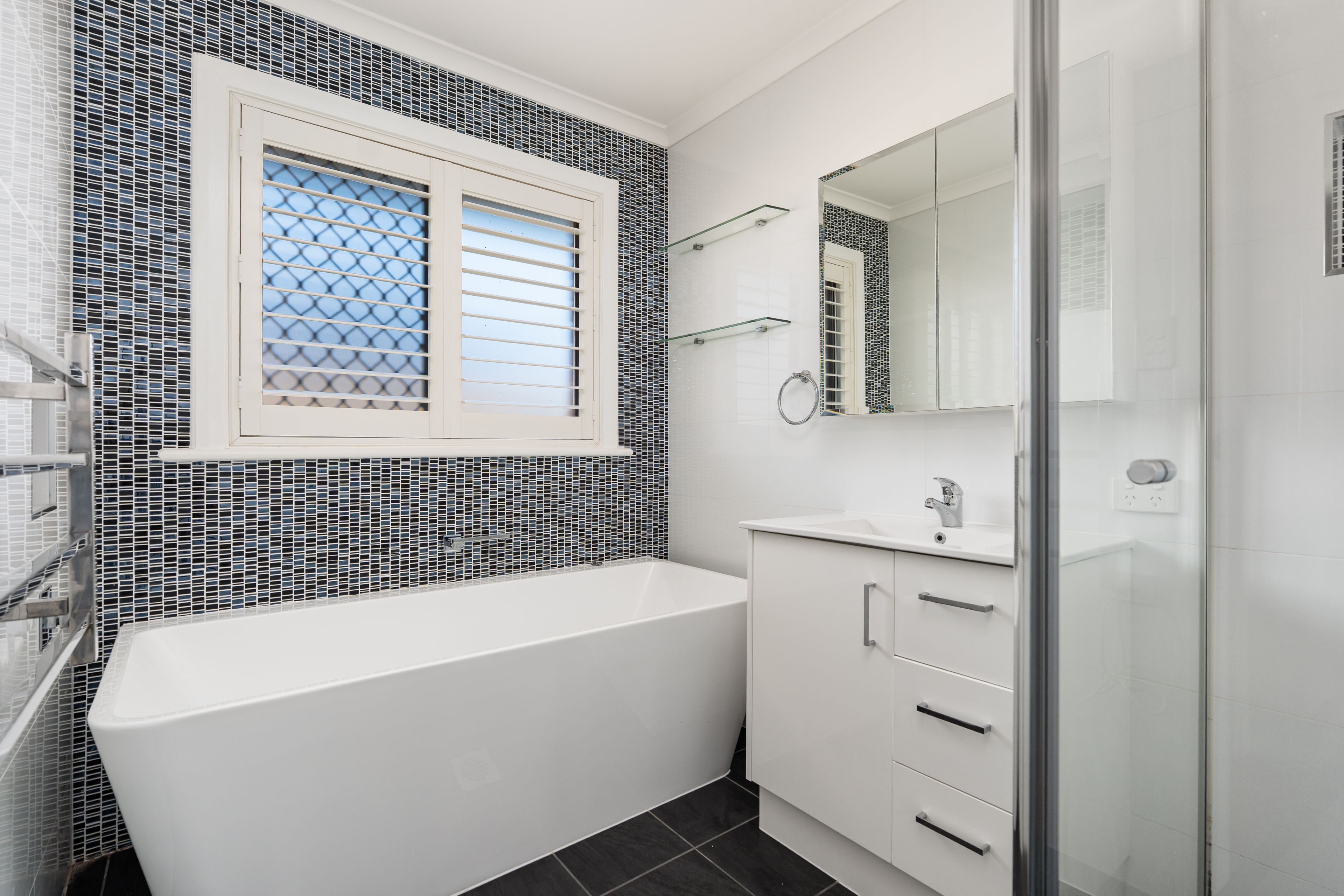 1/4 Brent Court, Lavington, NSW 2641