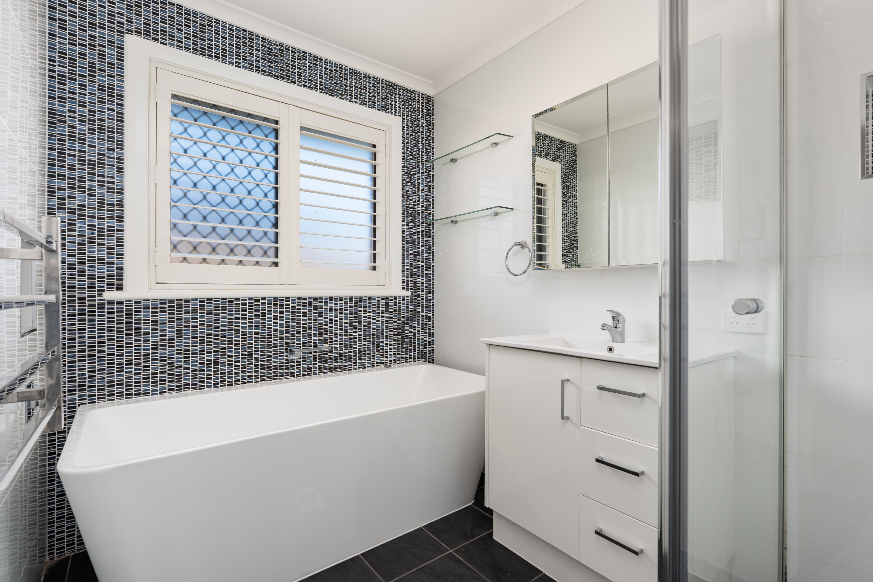 1/4 Brent Court, Lavington, NSW 2641
