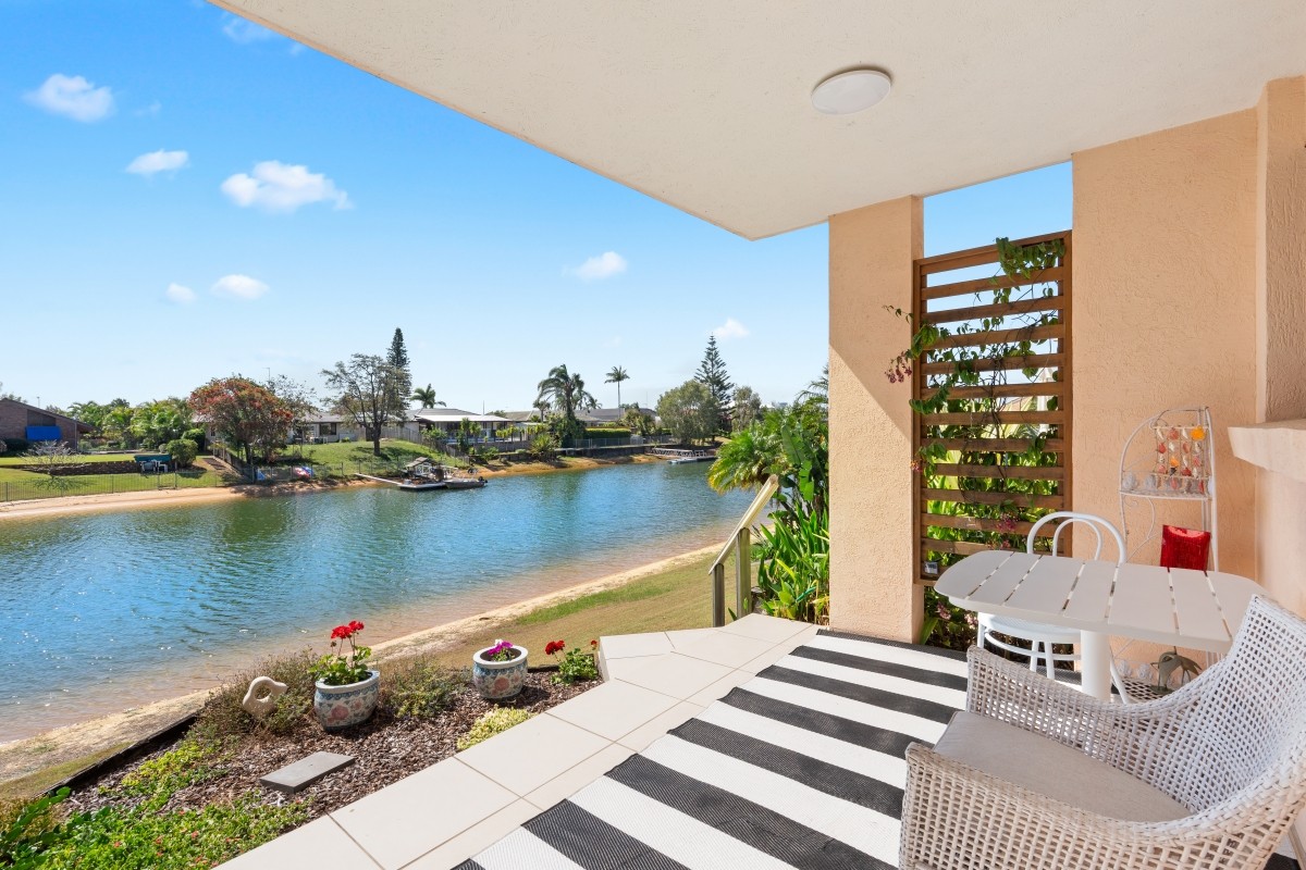 1/4 Dunlop Court, Mermaid Waters, QLD 4218