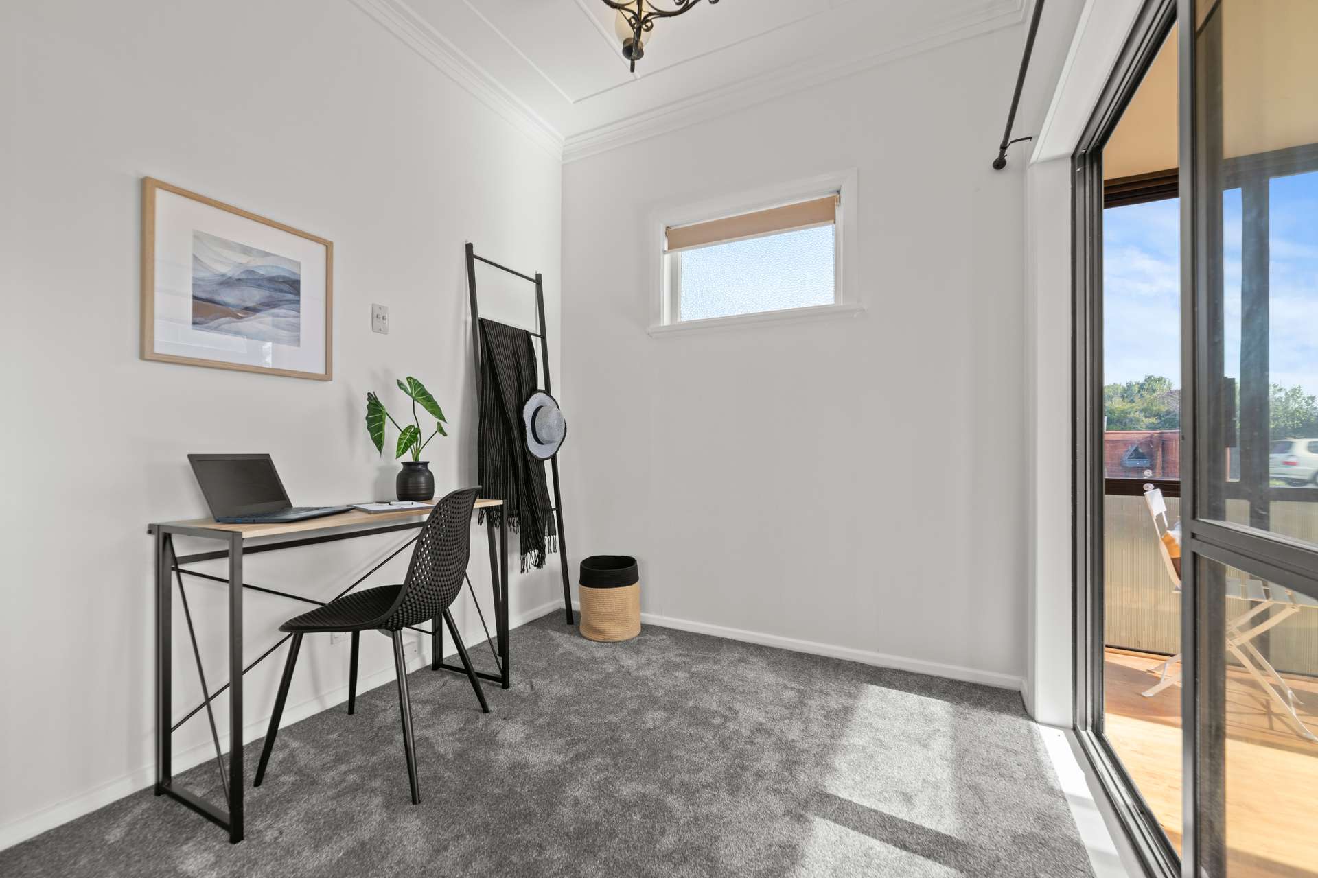 327 Botanical Road photo 9