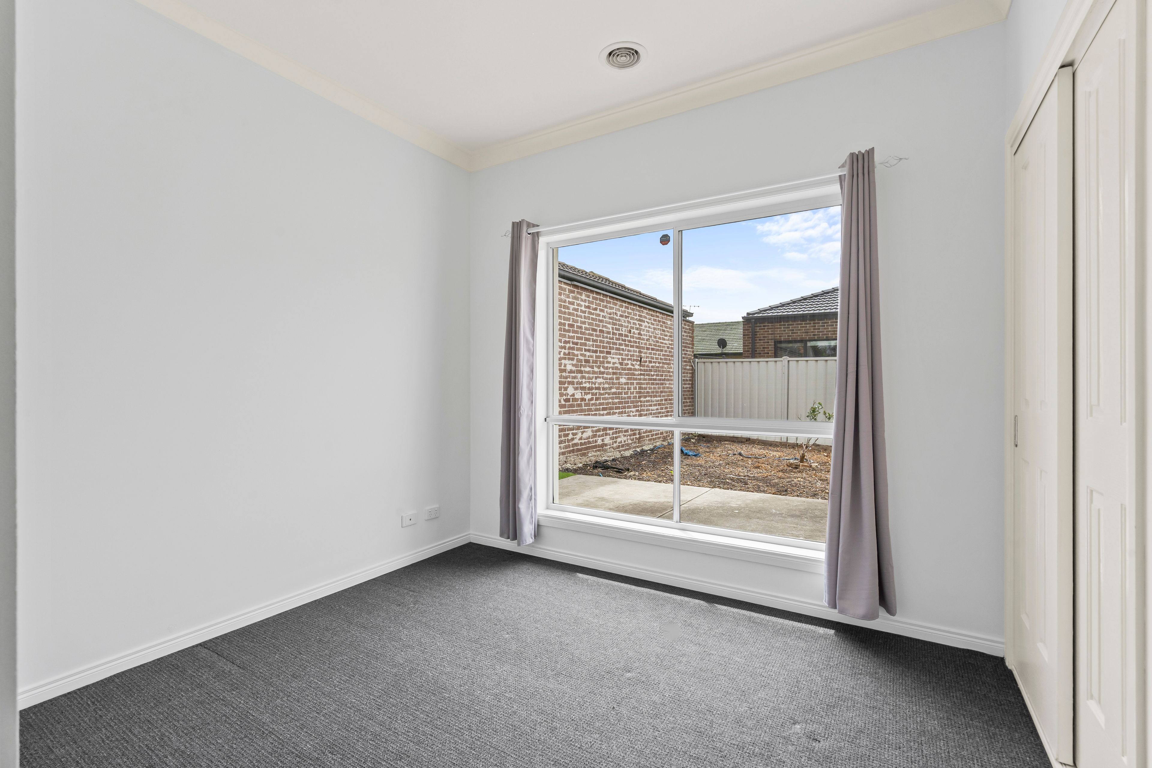 2/132 Kitchener Street — photo 7 of 10