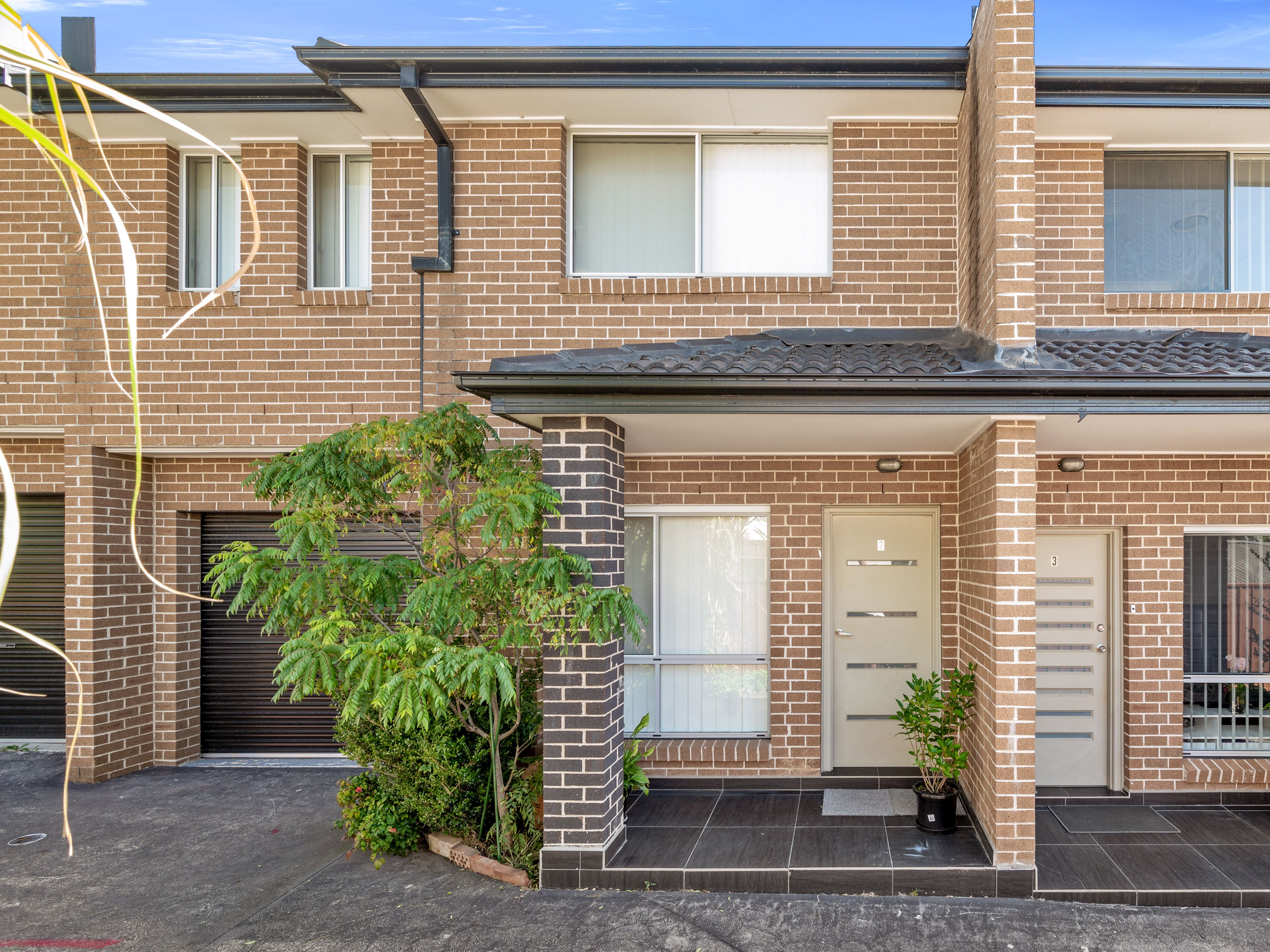 2/8 Holland Crescent, Casula, NSW 2170 Sold Townhouse Ray White