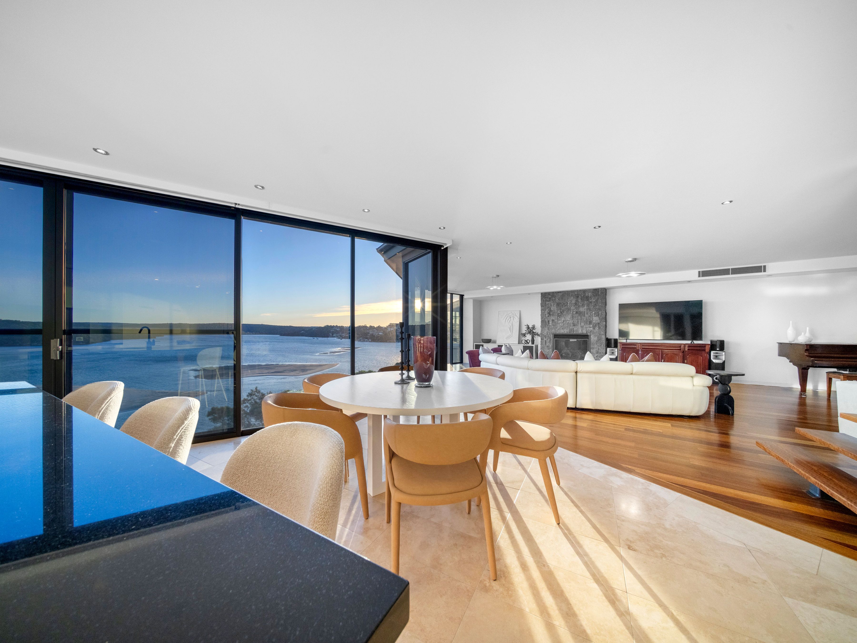 12 Loch Lomond Crescent — photo 5 of 23