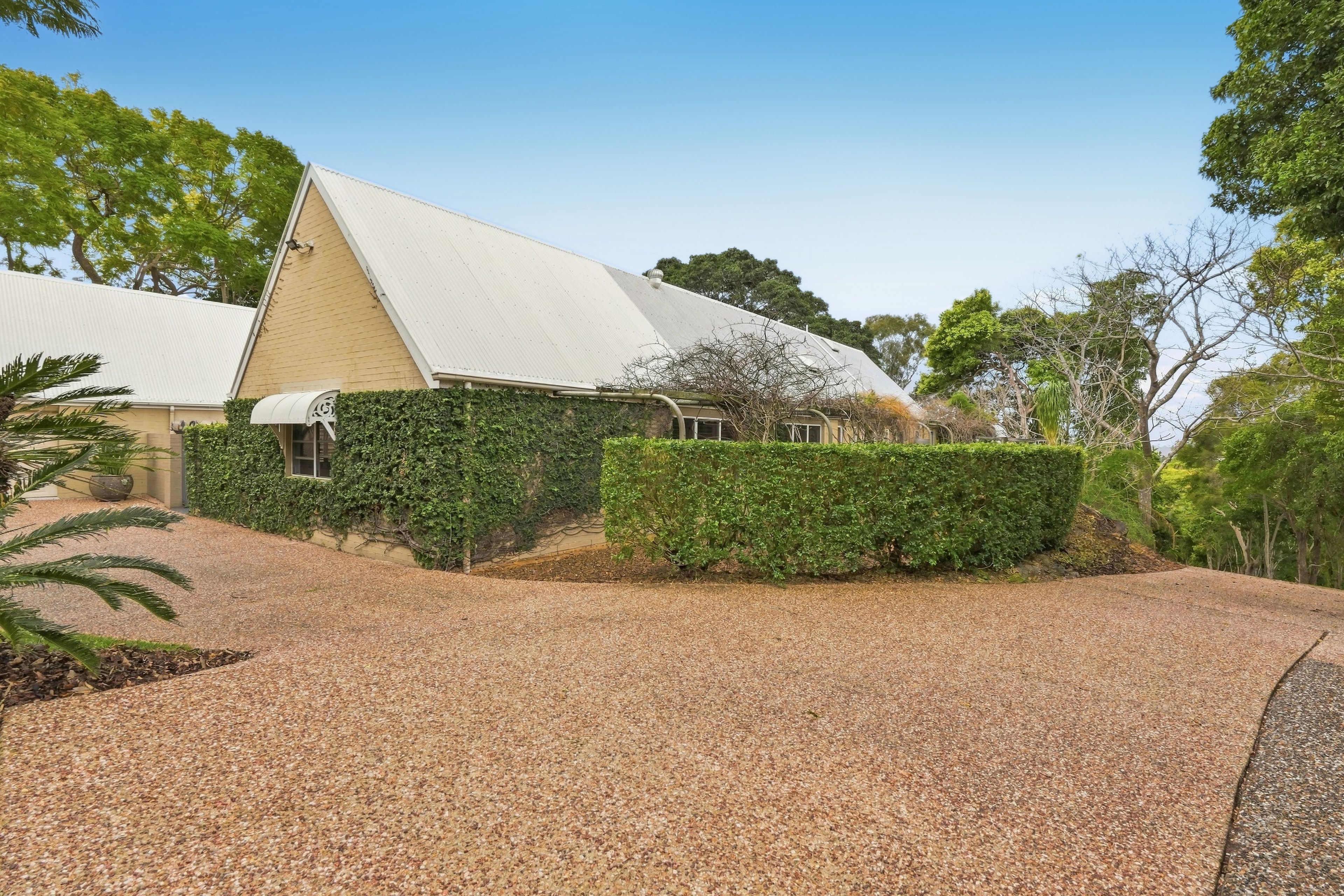 261 Moons Lane Street, Brookfield, QLD 4069