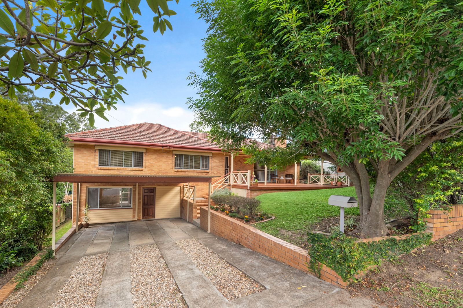 33 Larool Street, Kenmore QLD 4069