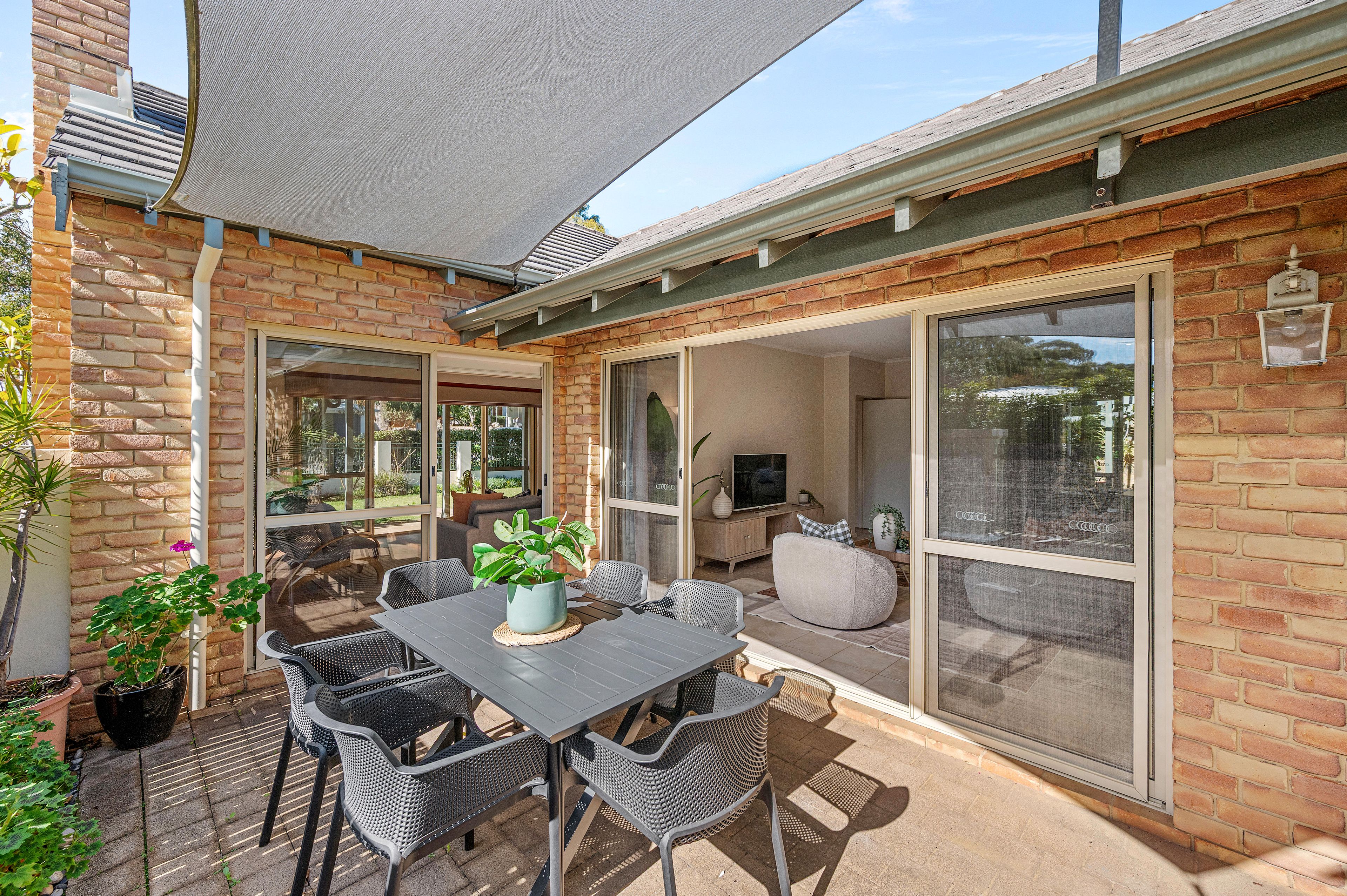 53 Bournemouth Crescent — photo 8 of 19