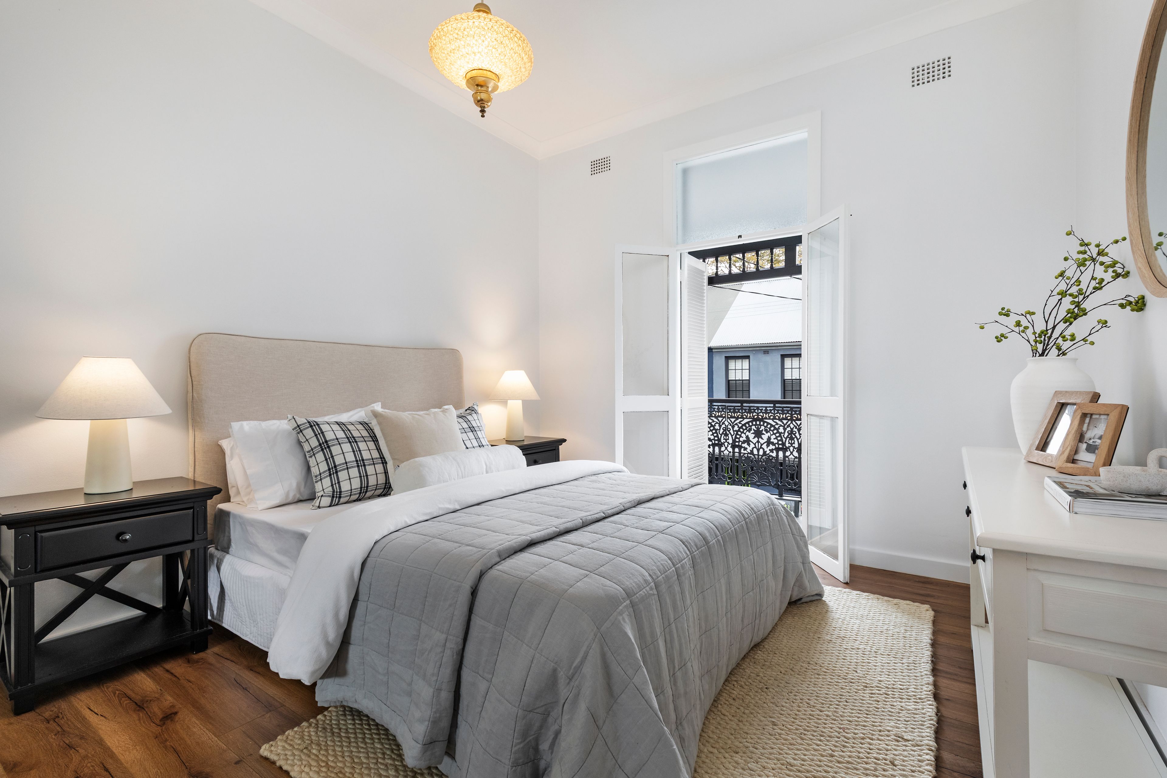 12 Little Comber Street — photo 3 of 11
