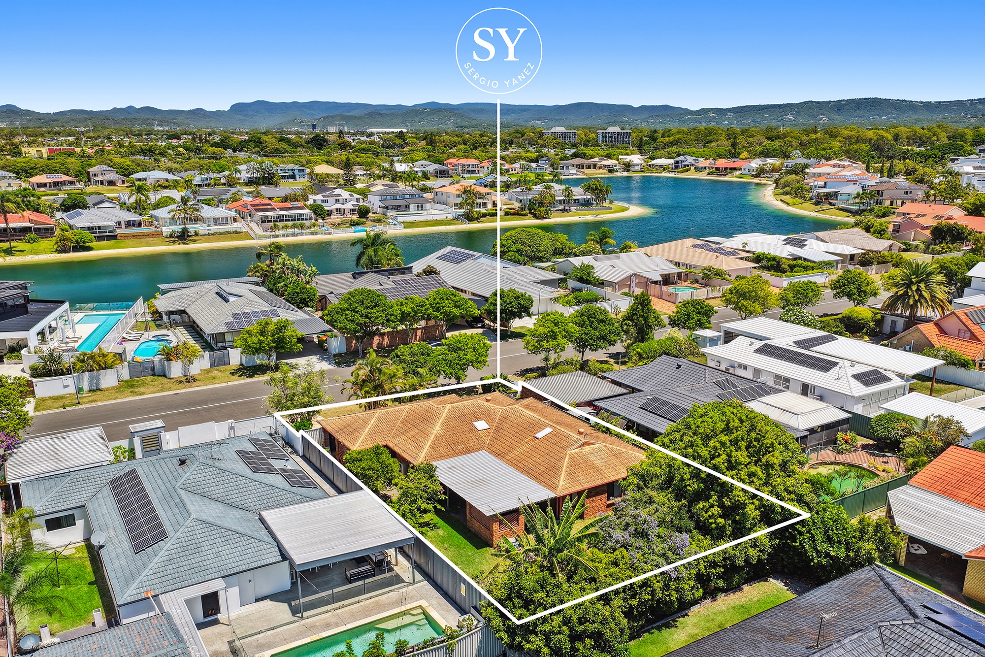 9 Darnay Road, Broadbeach Waters, QLD 4218