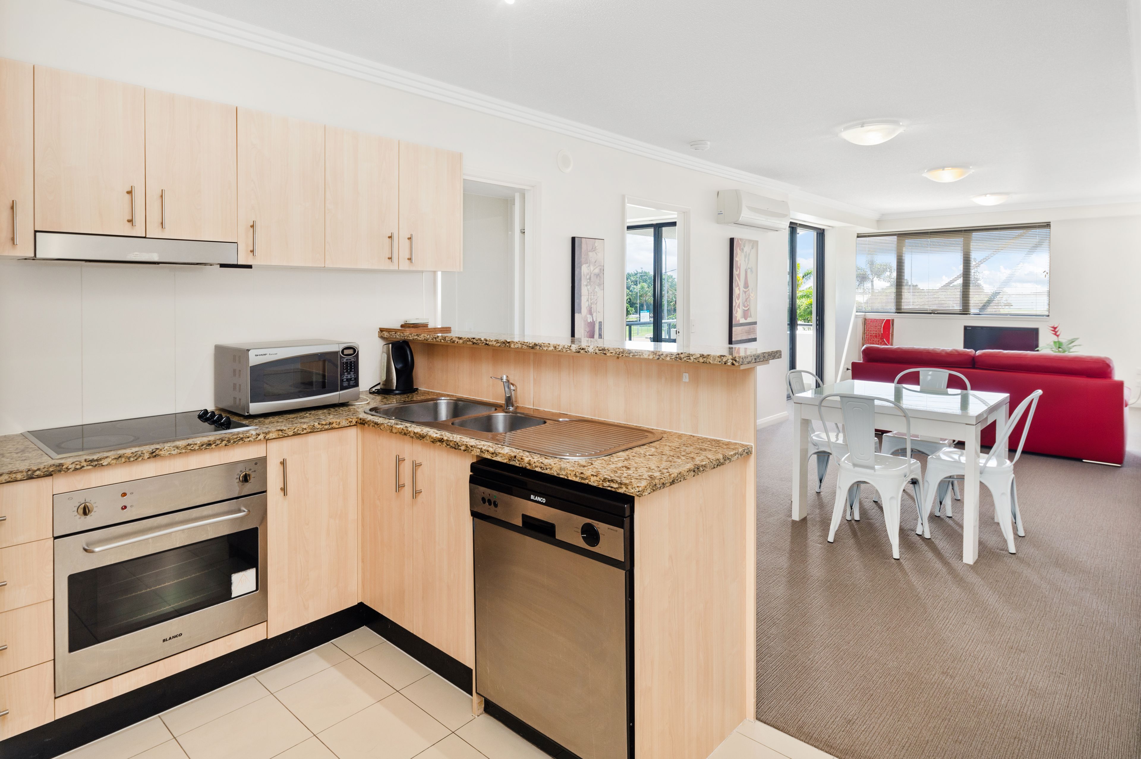4/136 Marine Parade, Southport, QLD 4215