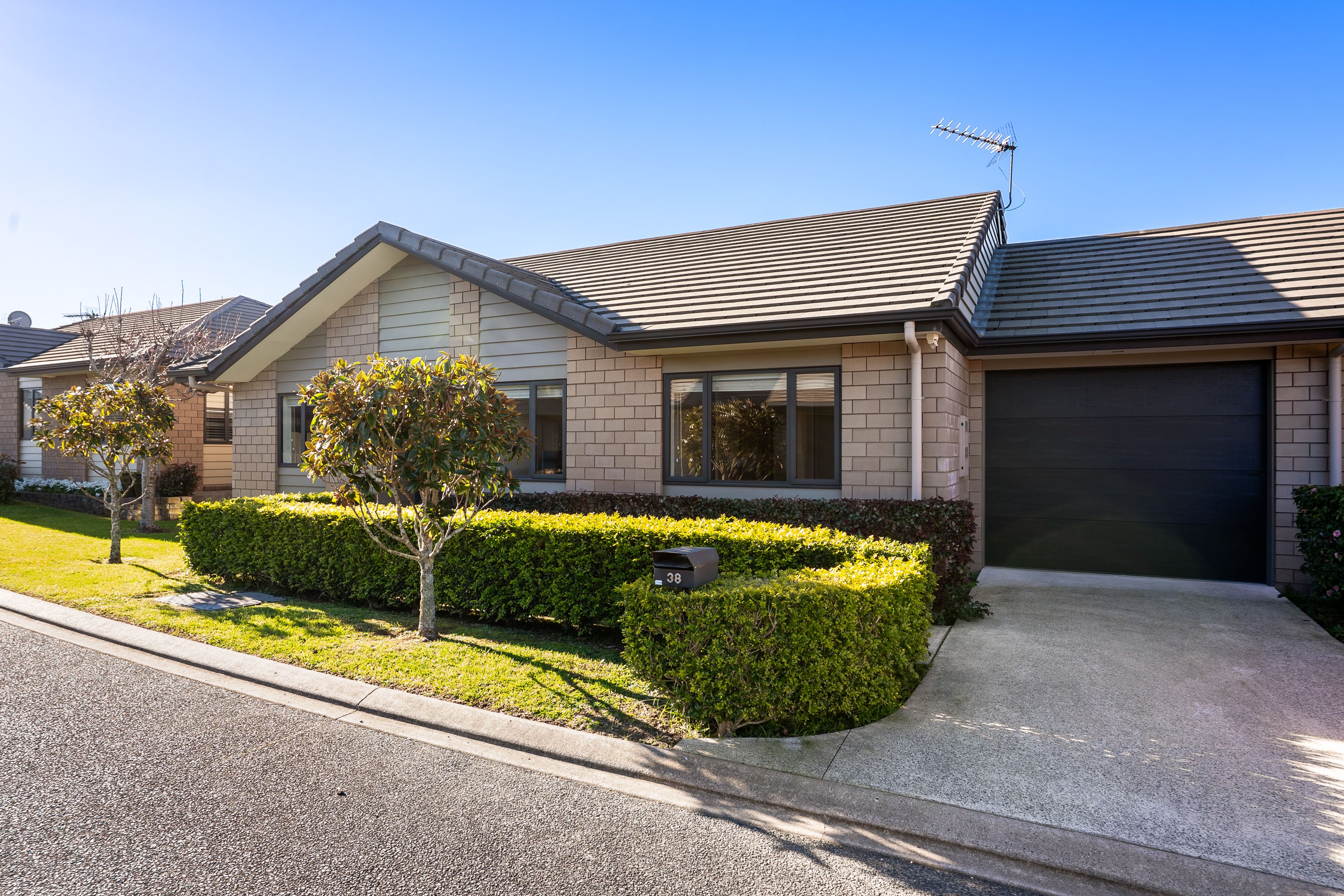 38 Royalle Mews, Botany Downs, Manukau City
