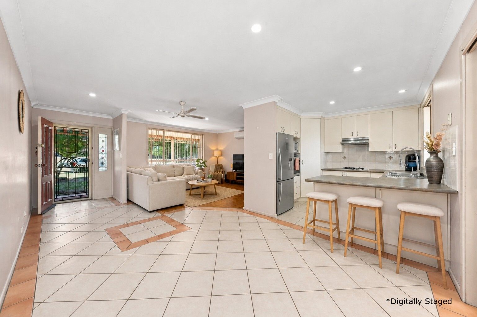 15 Mawarra Street — photo 3 of 15