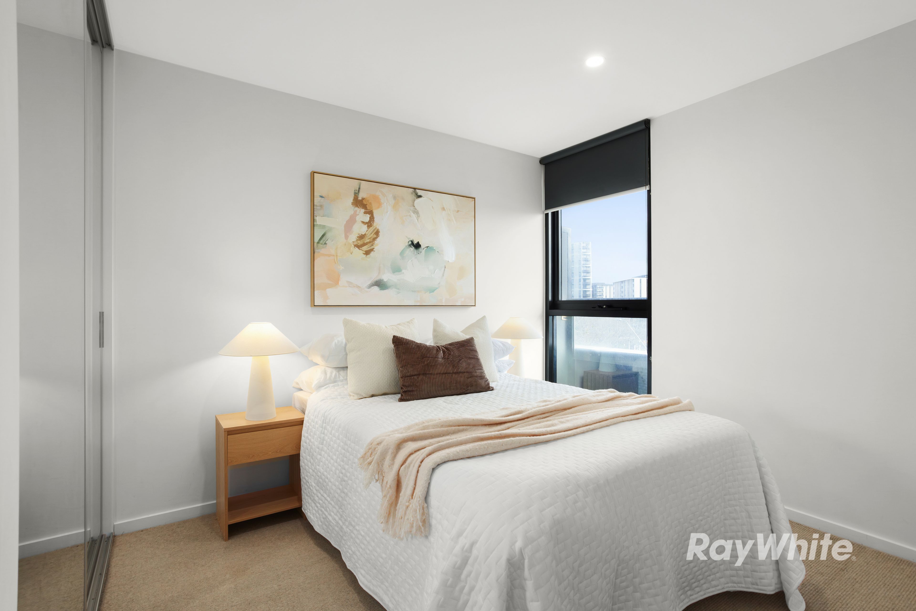 303/2A Clarence Street — photo 3 of 7