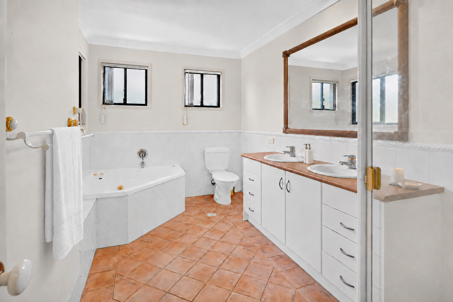 22/2 Bronberg Court — photo 11 of 28